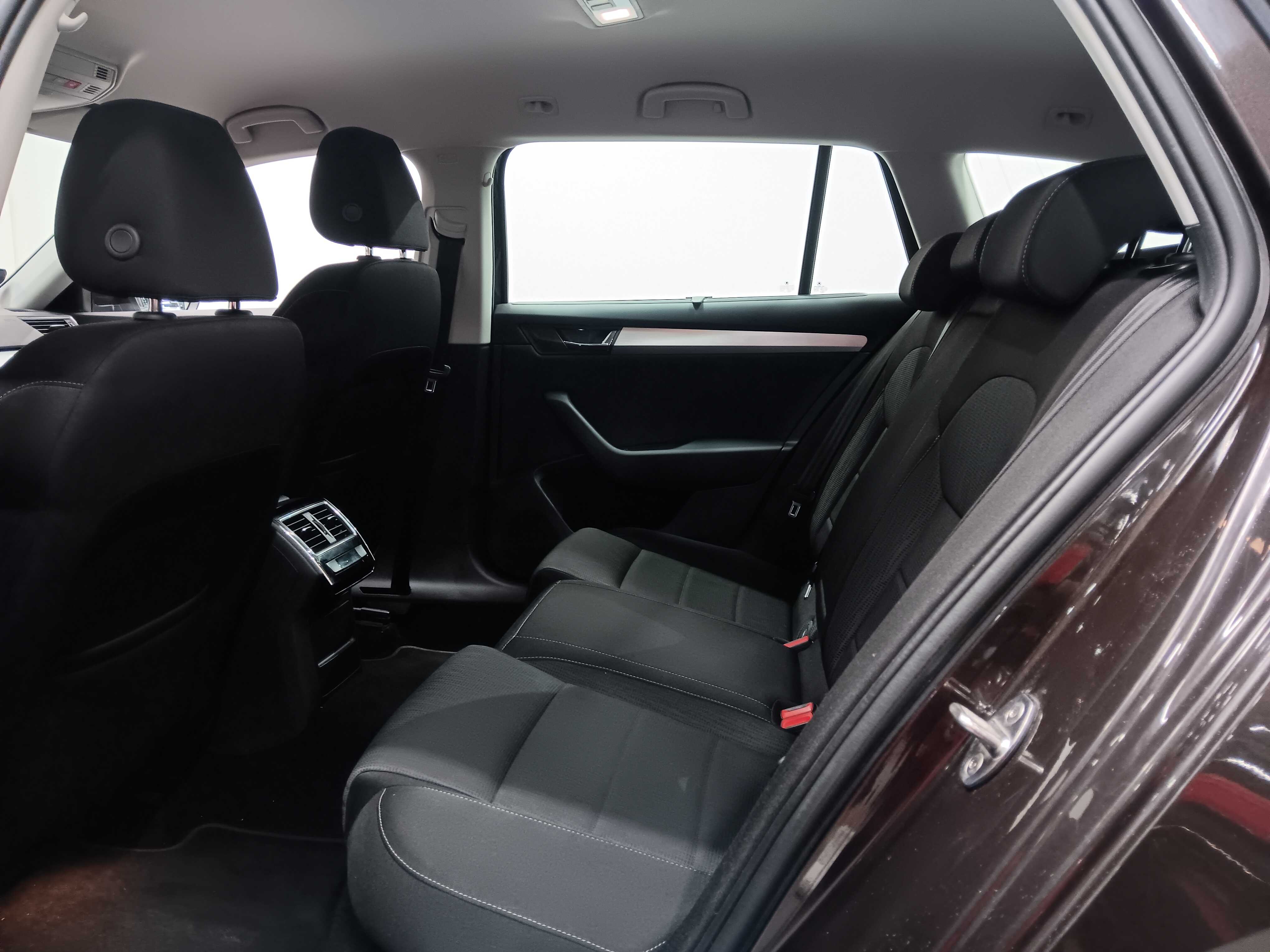 Skoda SUPERB COMBI 1,5 TSI ACT AMBITION BUSINESSLINE DSG AUTOM.