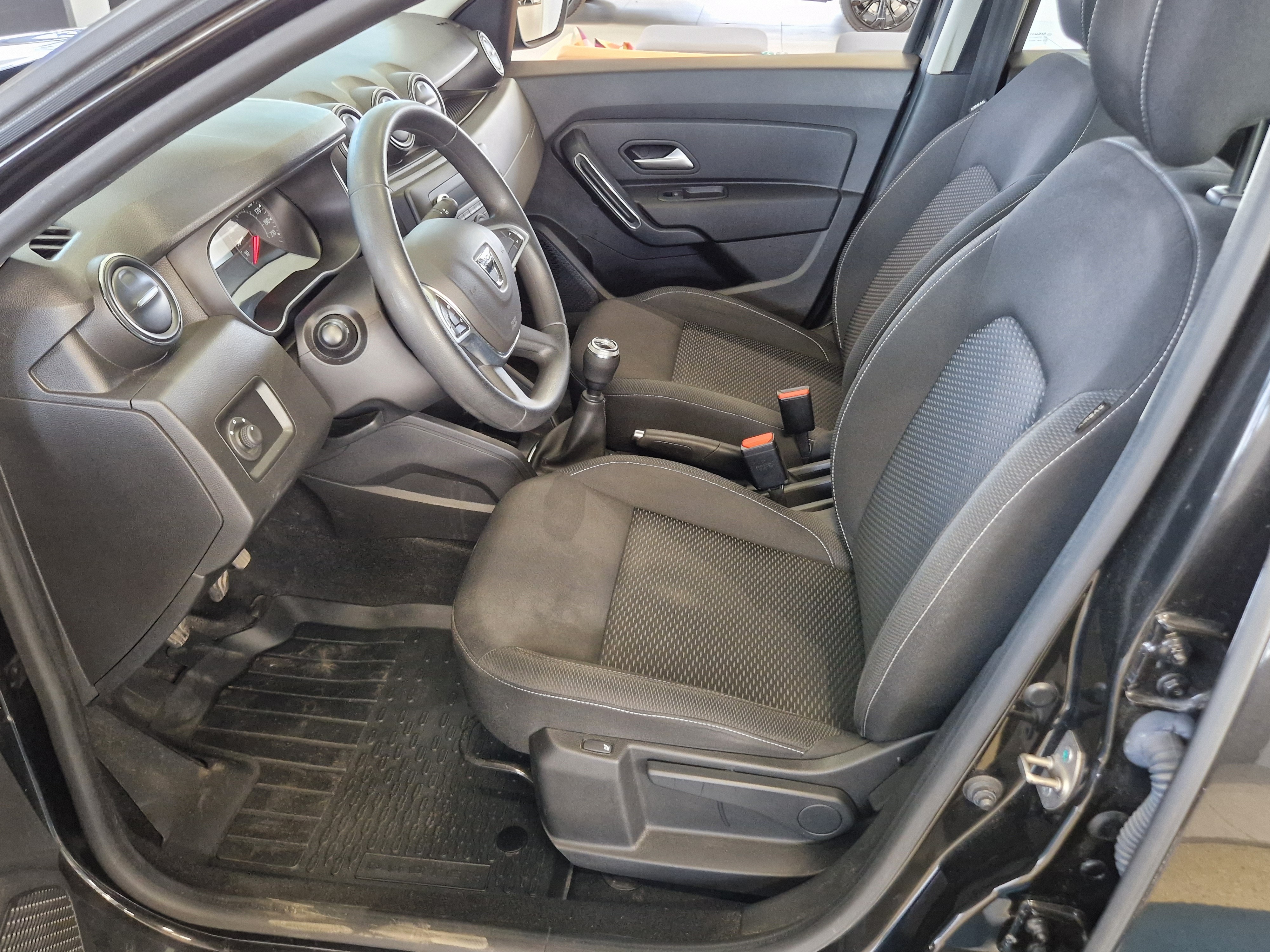 Dacia DUSTER TCE 130 4X2 COMFORT TAKUU 12KK/20TKM