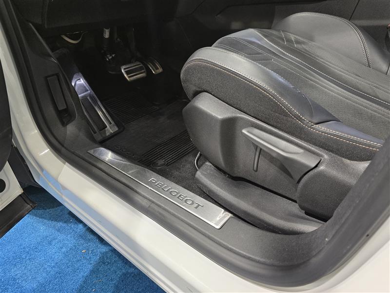 Peugeot 5008 GT BLUEHDI 130 EAT8-AUTOMAATTI