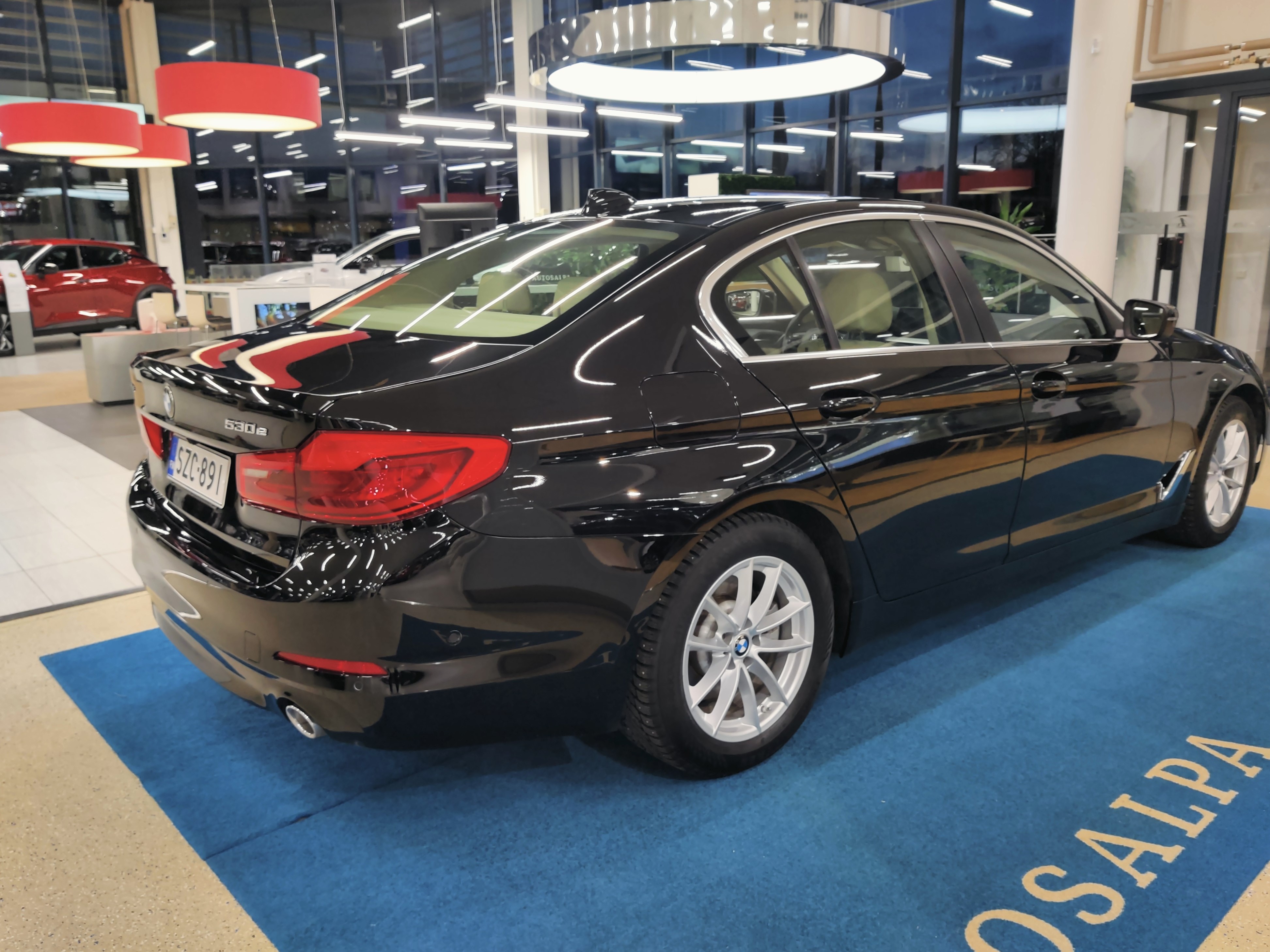 Bmw 530 G30 SEDAN 530E XDRIVE A CHARGED ED TAKUU 24KK/40TK