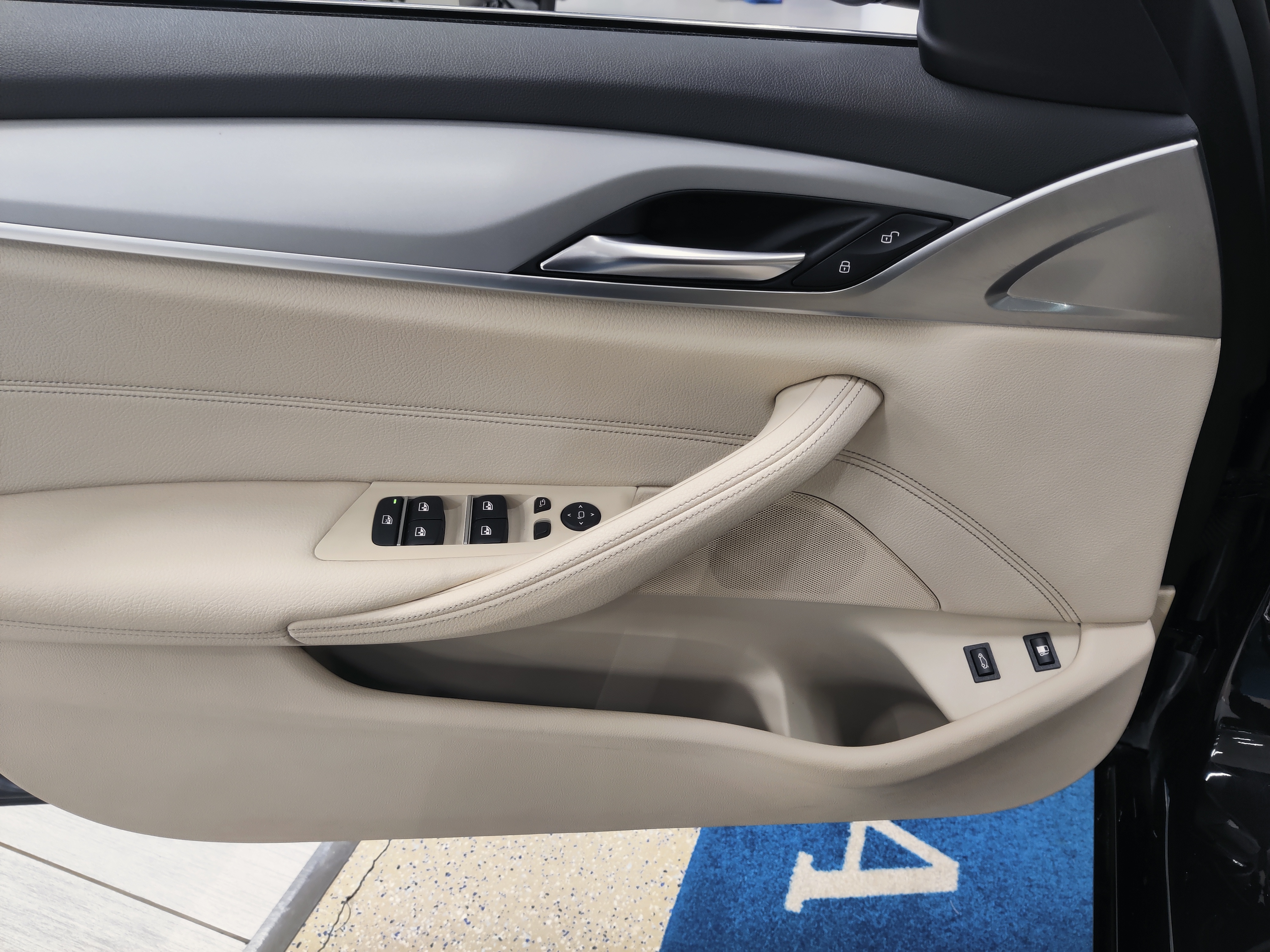 Bmw 530 G30 SEDAN 530E XDRIVE A CHARGED ED TAKUU 24KK/40TK