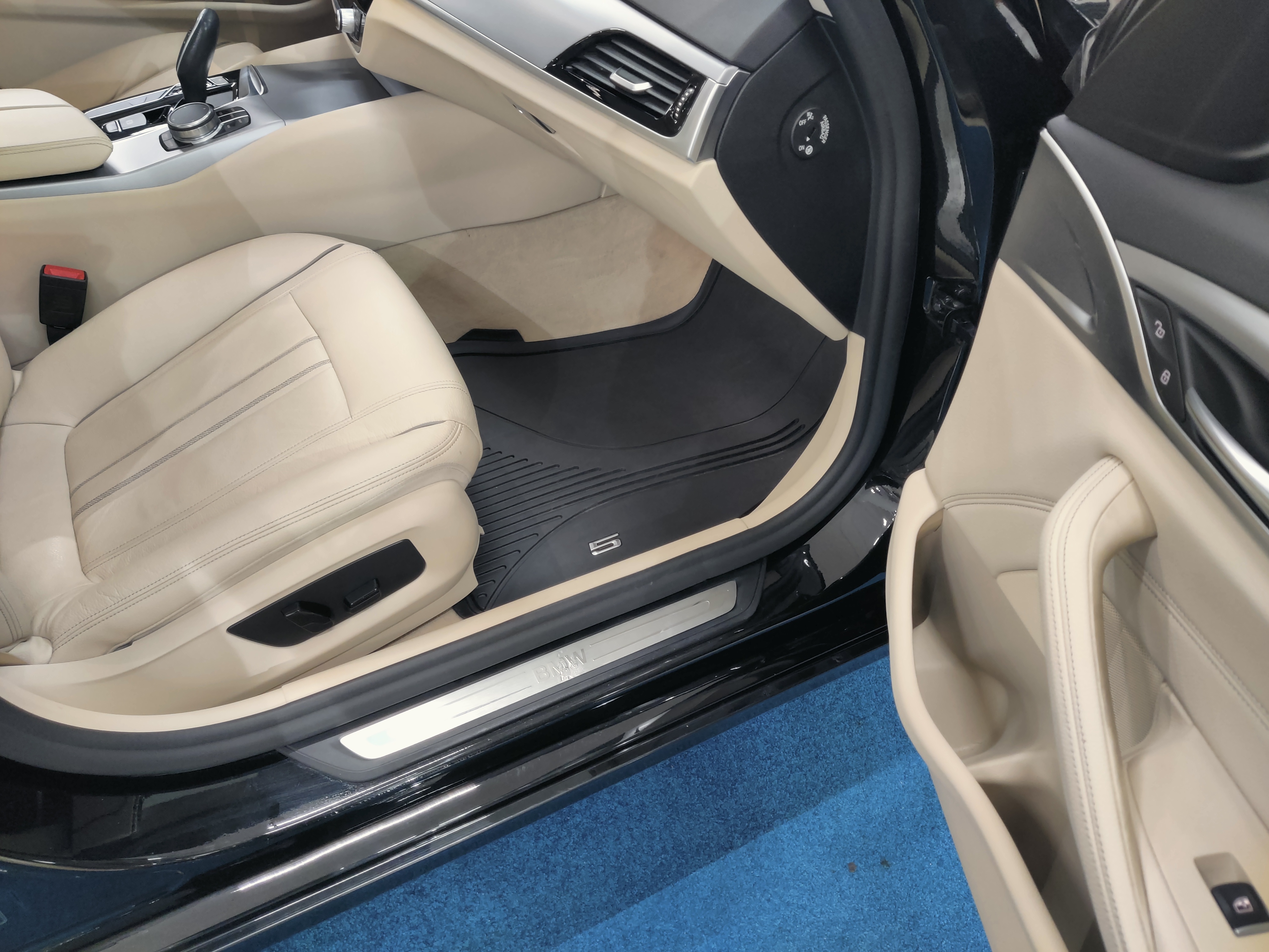 Bmw 530 G30 SEDAN 530E XDRIVE A CHARGED ED TAKUU 24KK/40TK