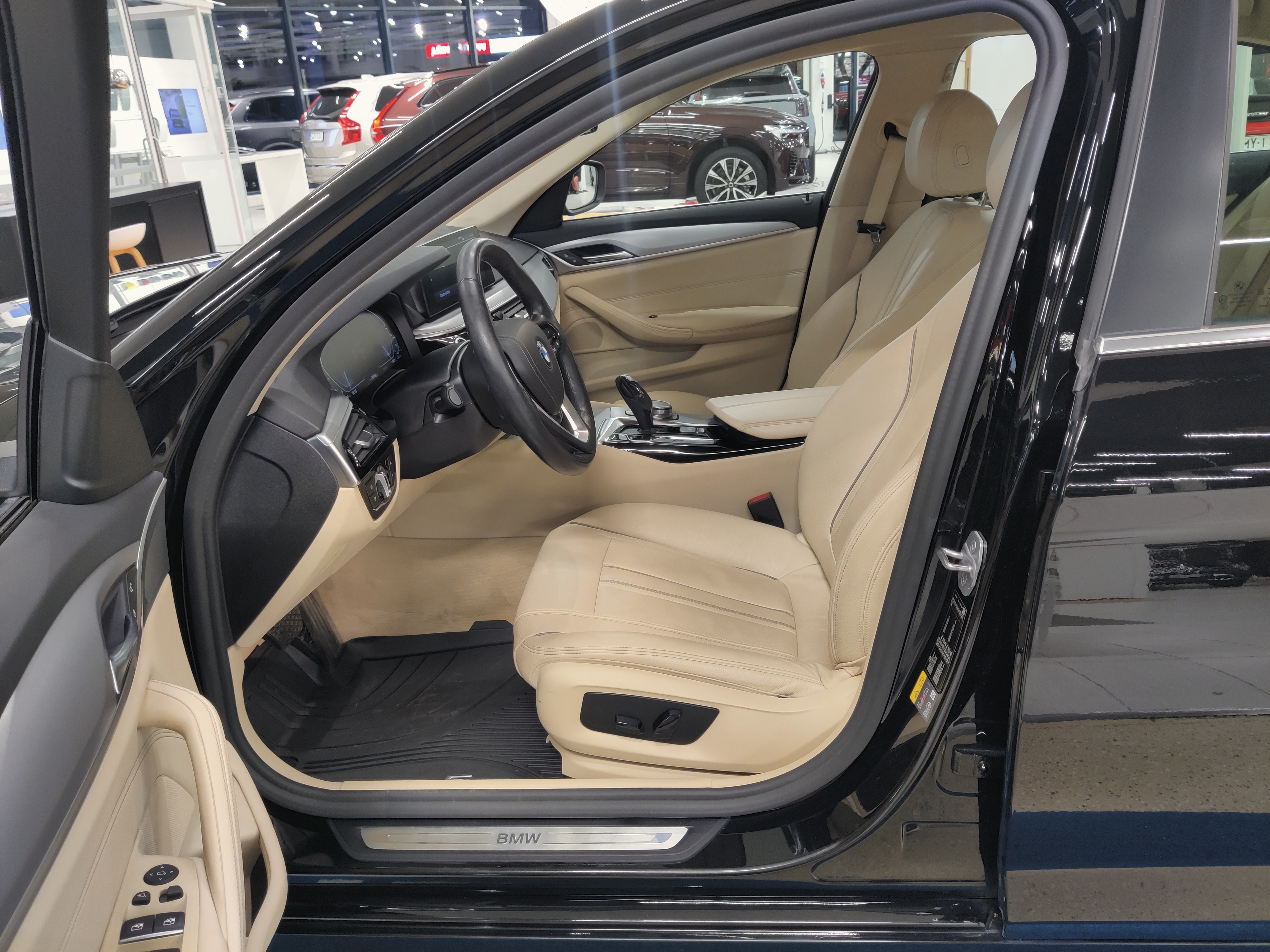 Bmw 530 G30 SEDAN 530E XDRIVE A CHARGED ED TAKUU 24KK/40TK