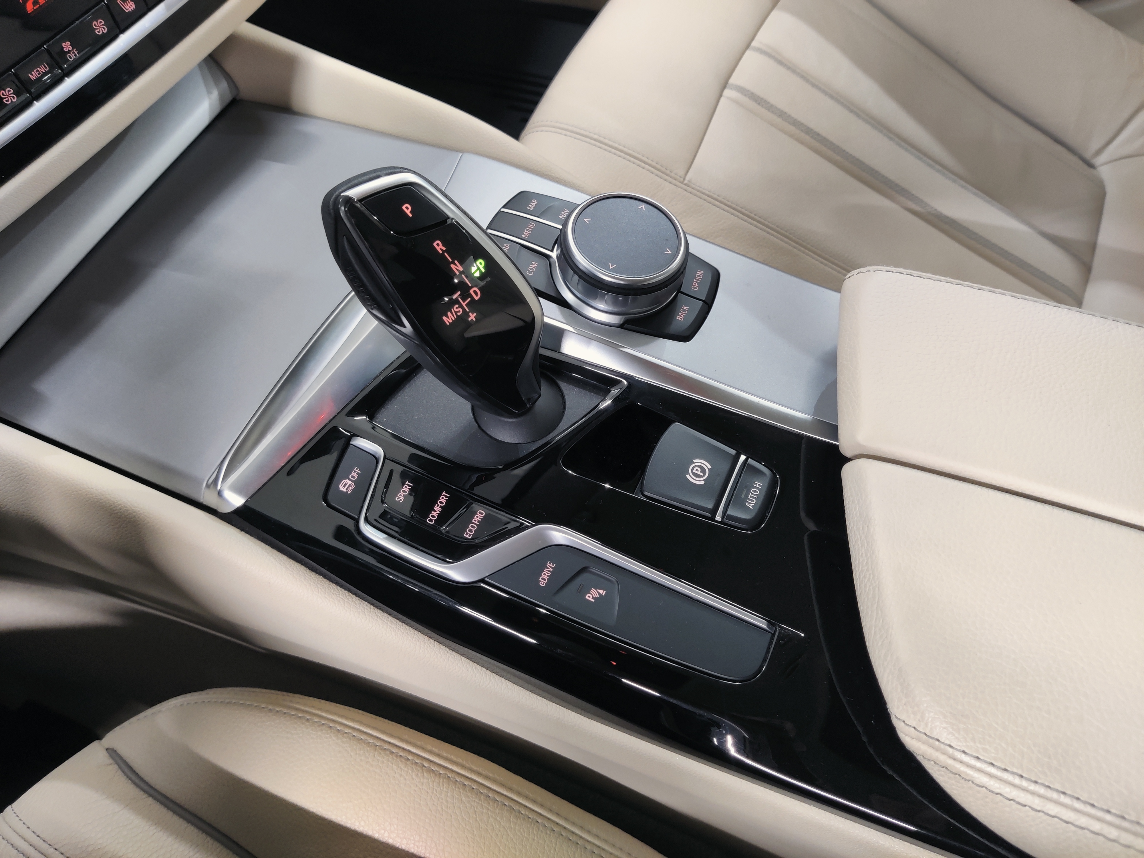 Bmw 530 G30 SEDAN 530E XDRIVE A CHARGED ED TAKUU 24KK/40TK