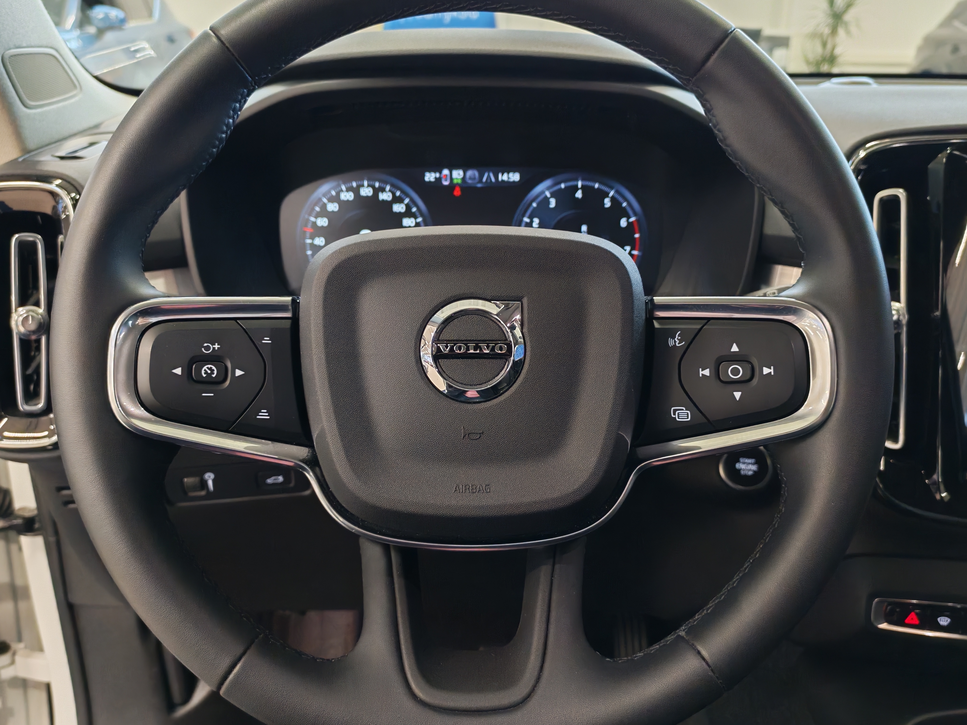 Volvo XC40 2022, kuva 6/18