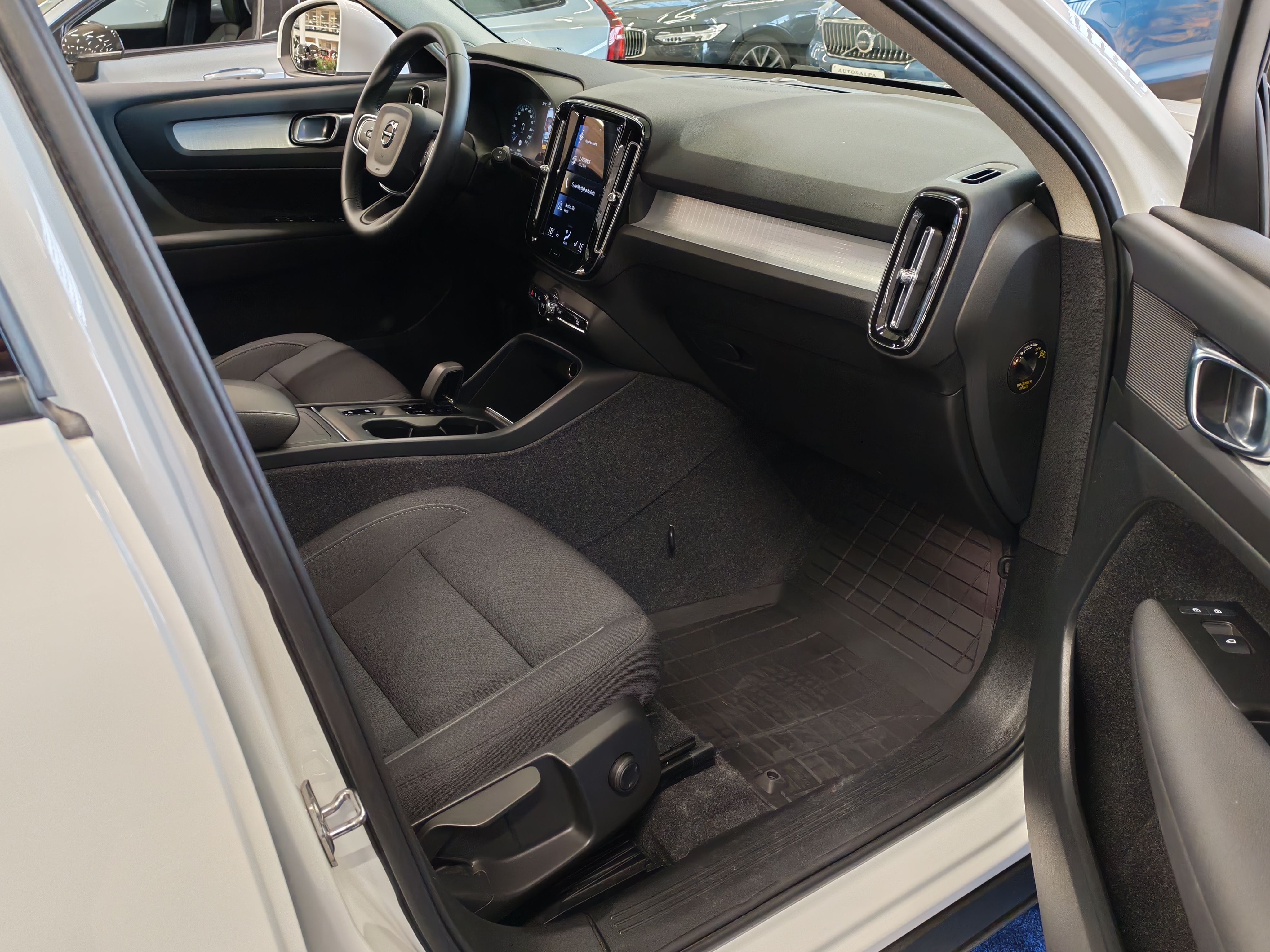 Volvo XC40 B4 MHEV BUSINESS EDITION AUT TAKUU 24KK/40TKM
