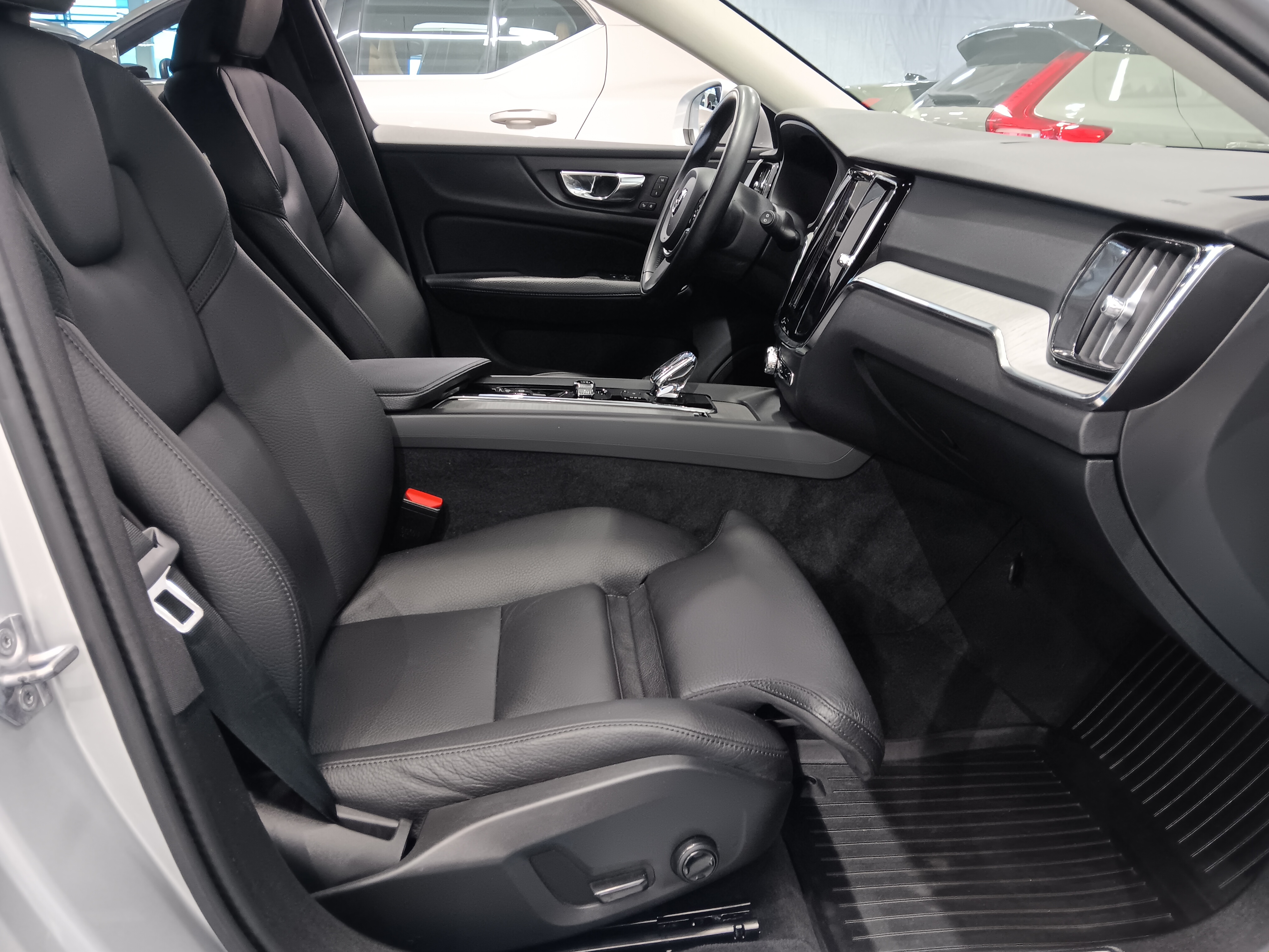 Volvo V60 B4 D-MHEV INSCRIPTION EDITION AUT.