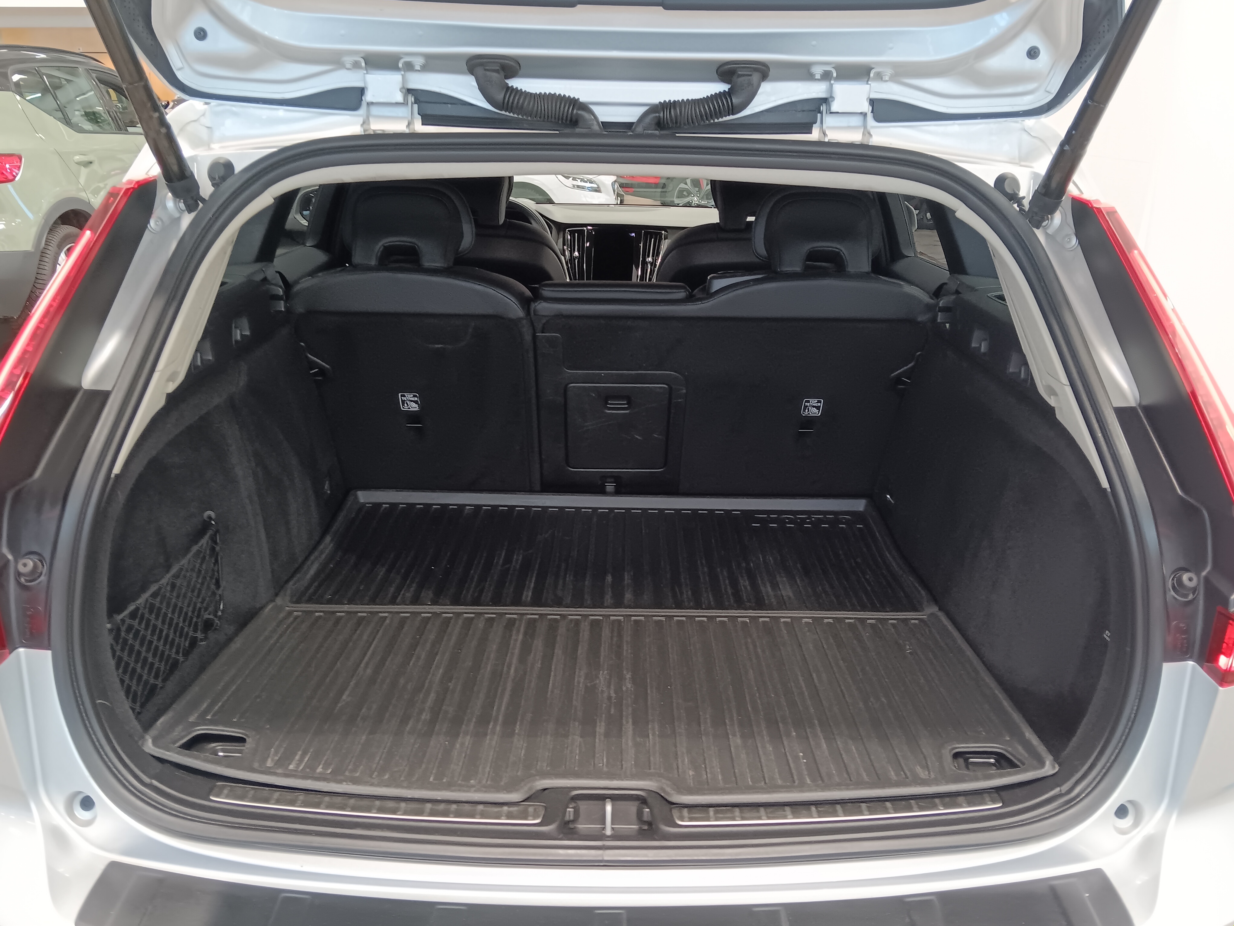 Volvo V60 B4 D-MHEV INSCRIPTION EDITION AUT.