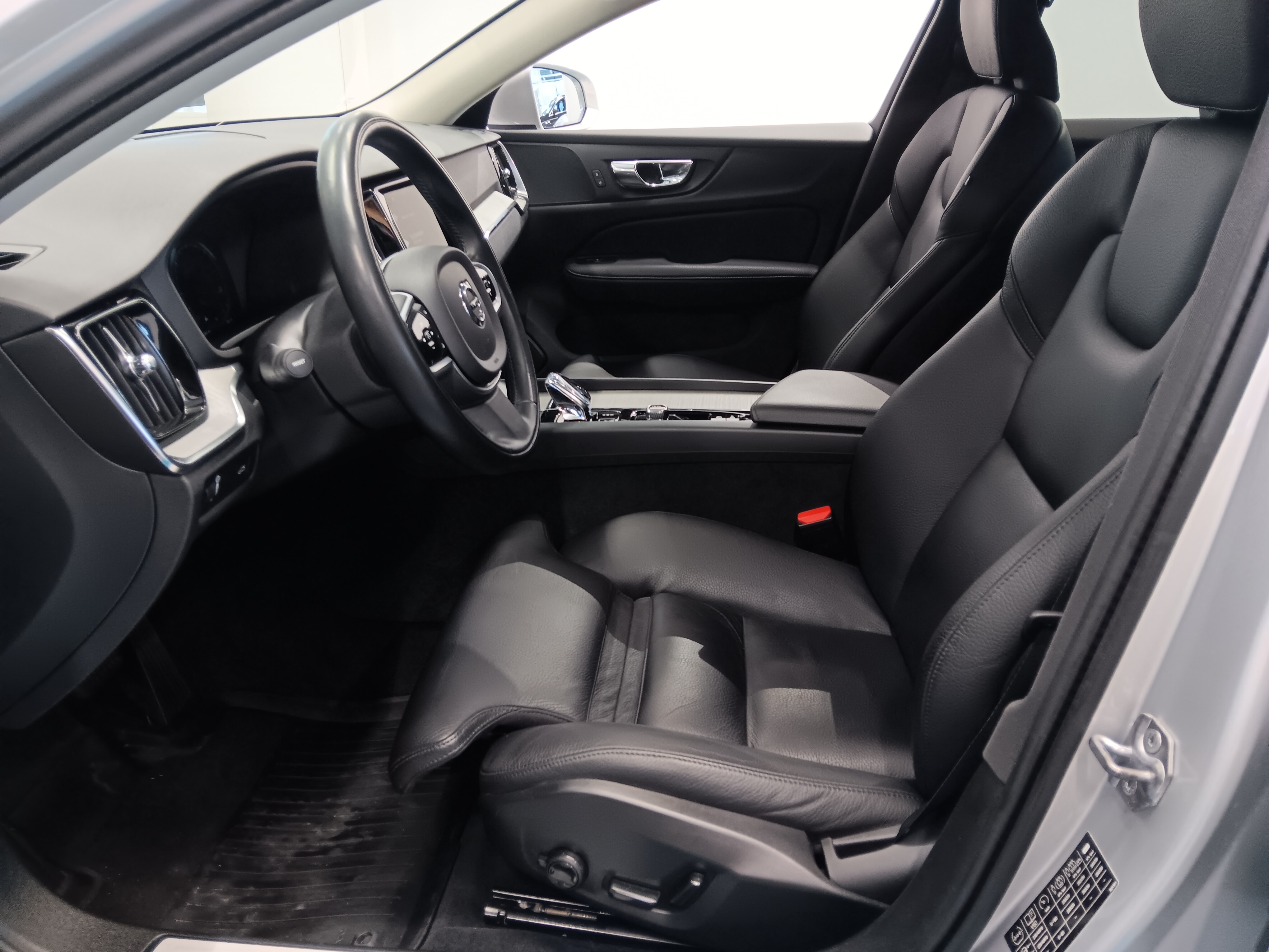 Volvo V60 B4 D-MHEV INSCRIPTION EDITION AUT.