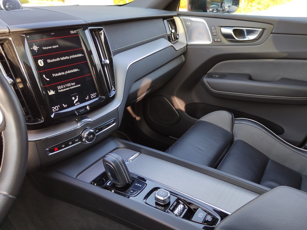 Volvo XC60 T8 TWE AWD R-DESIGN AUT TAKUU 12KK/20TKM