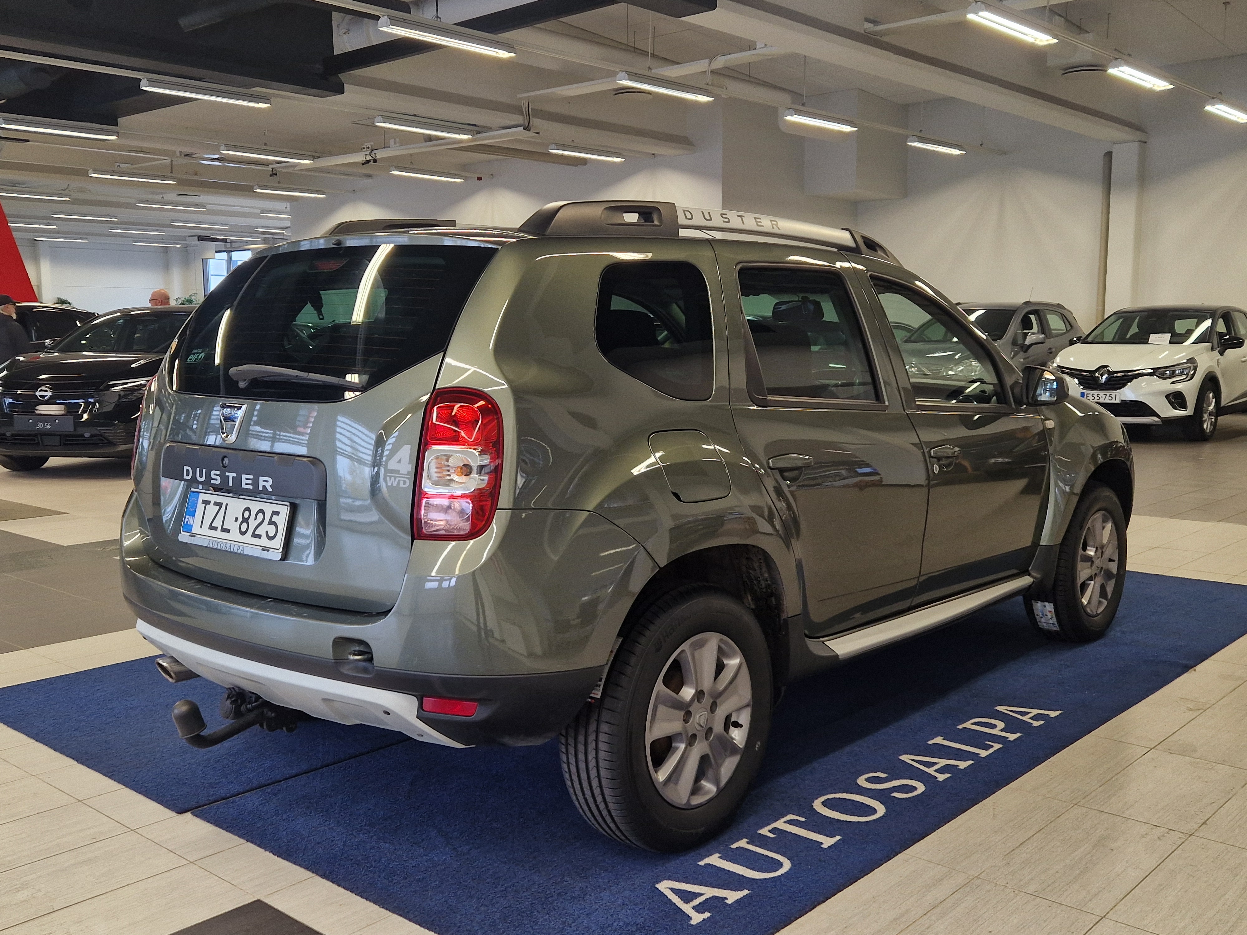 Dacia Duster dCi 110 4x4 Laureate 2014, bild 2/12
