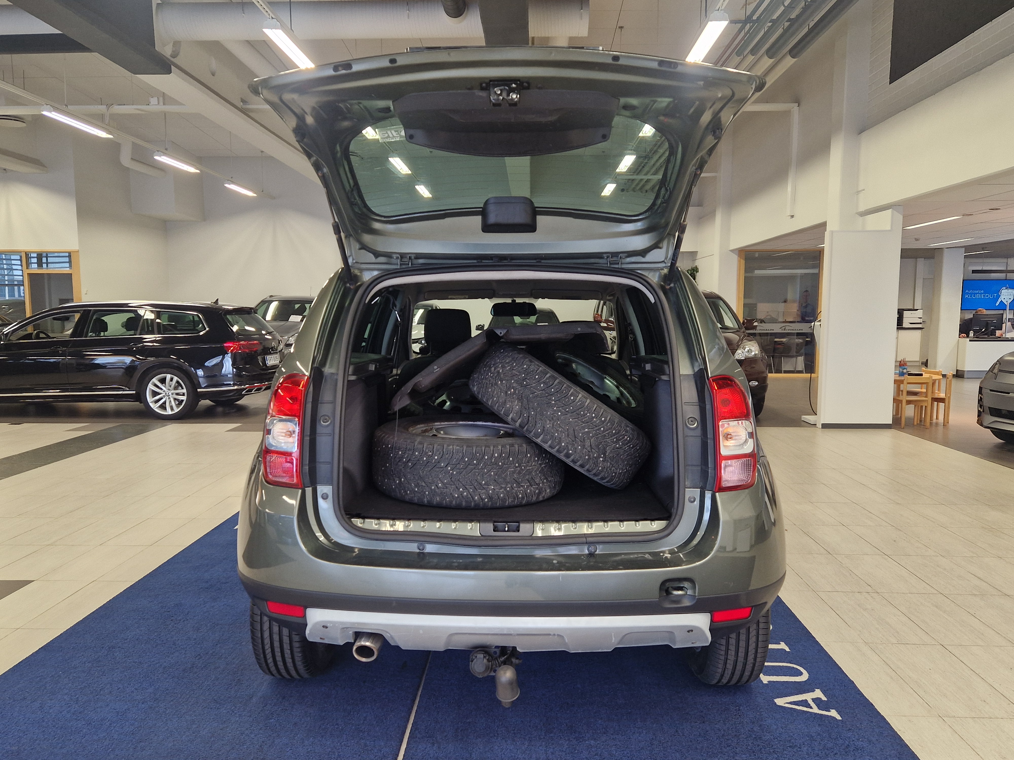 Dacia Duster dCi 110 4x4 Laureate 2014, bild 3/12