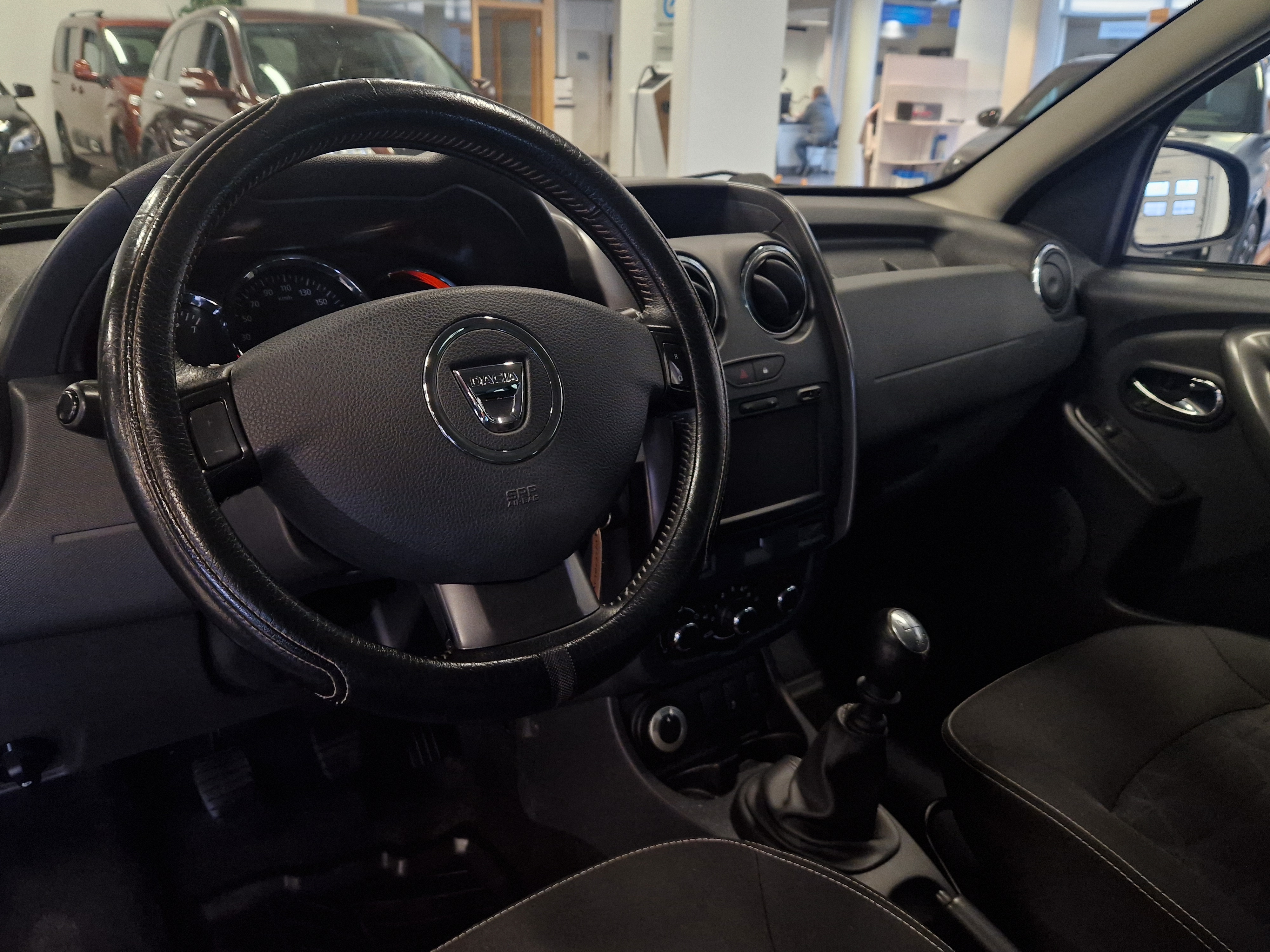 Dacia Duster dCi 110 4x4 Laureate 2014, bild 6/12
