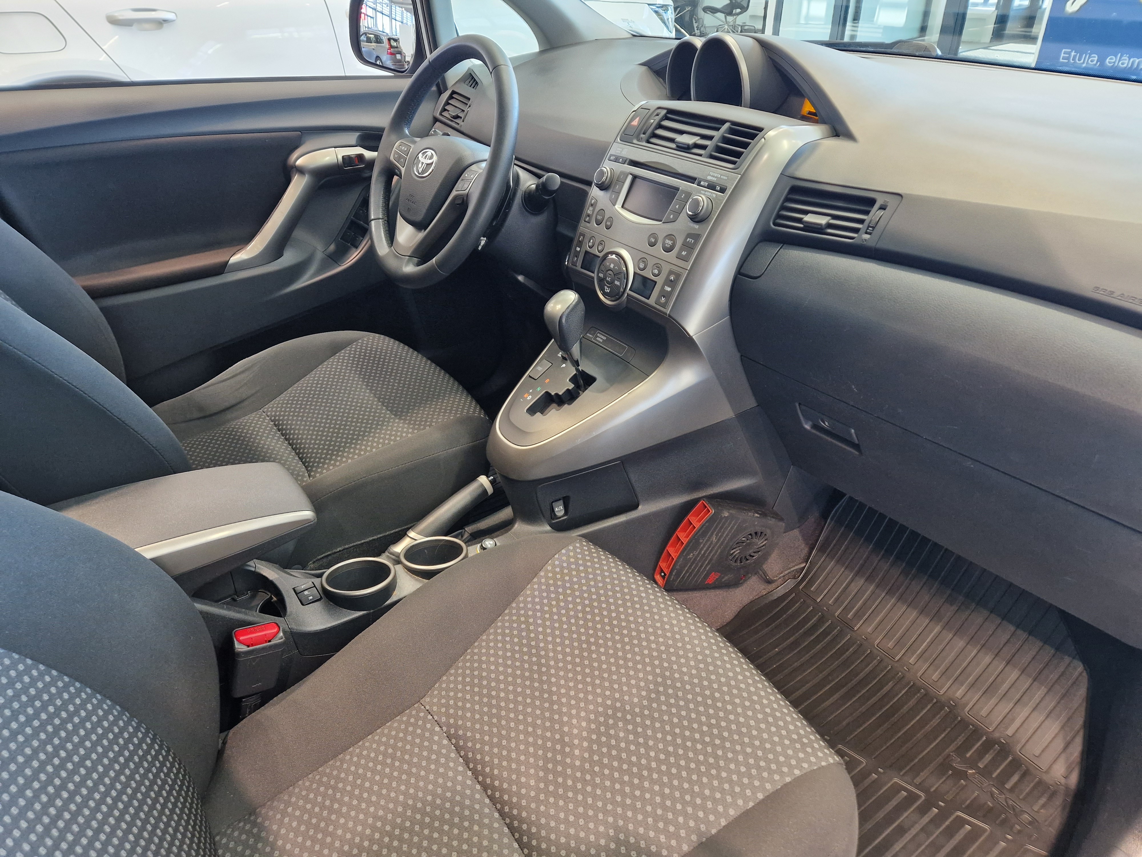 Toyota VERSO 1,8 VALVEMATIC LINEA SOL PLUS MULTIDRIVE S 7P
