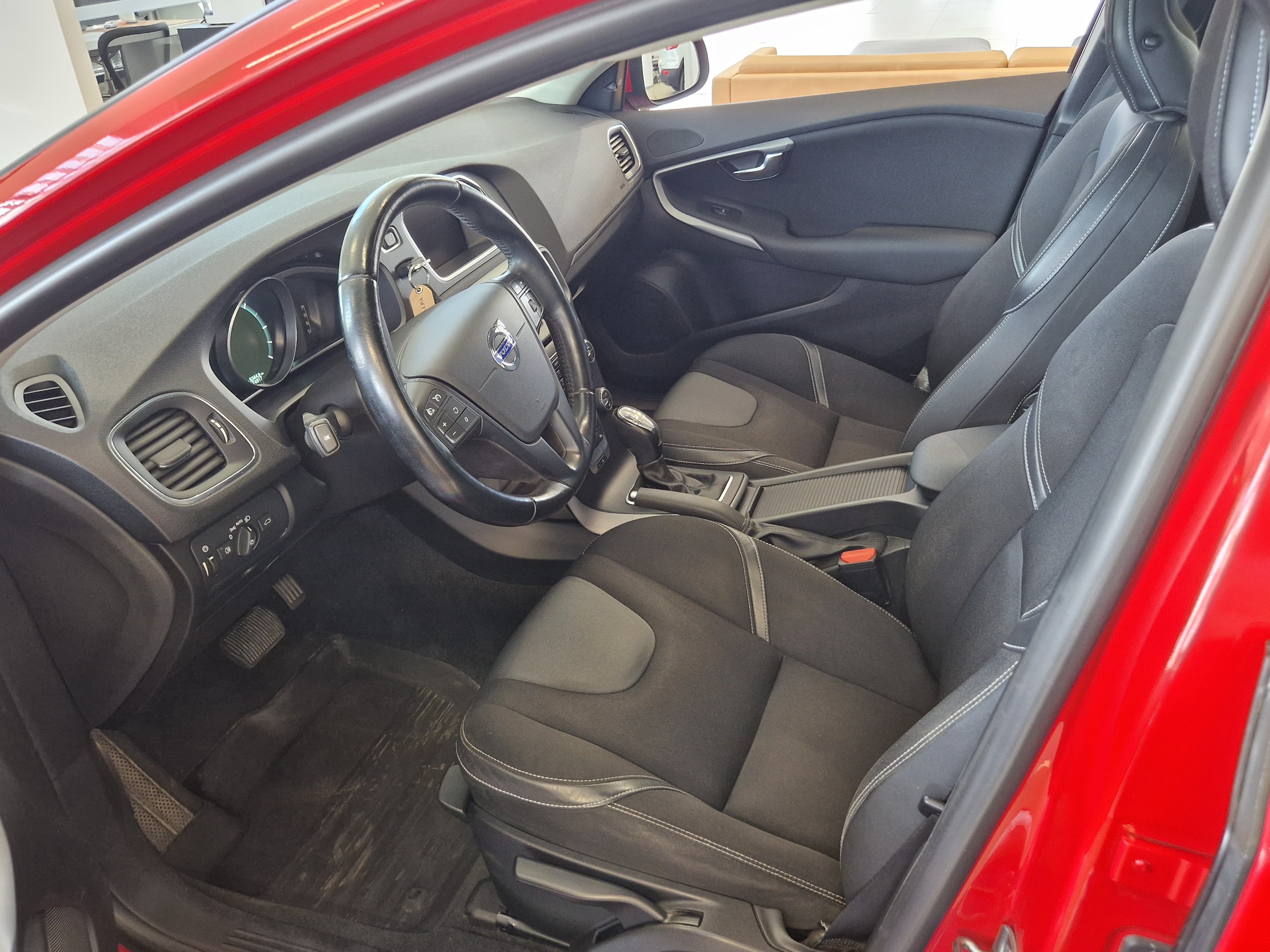 Volvo V40 D2 Business aut 2014, kuva 5/14