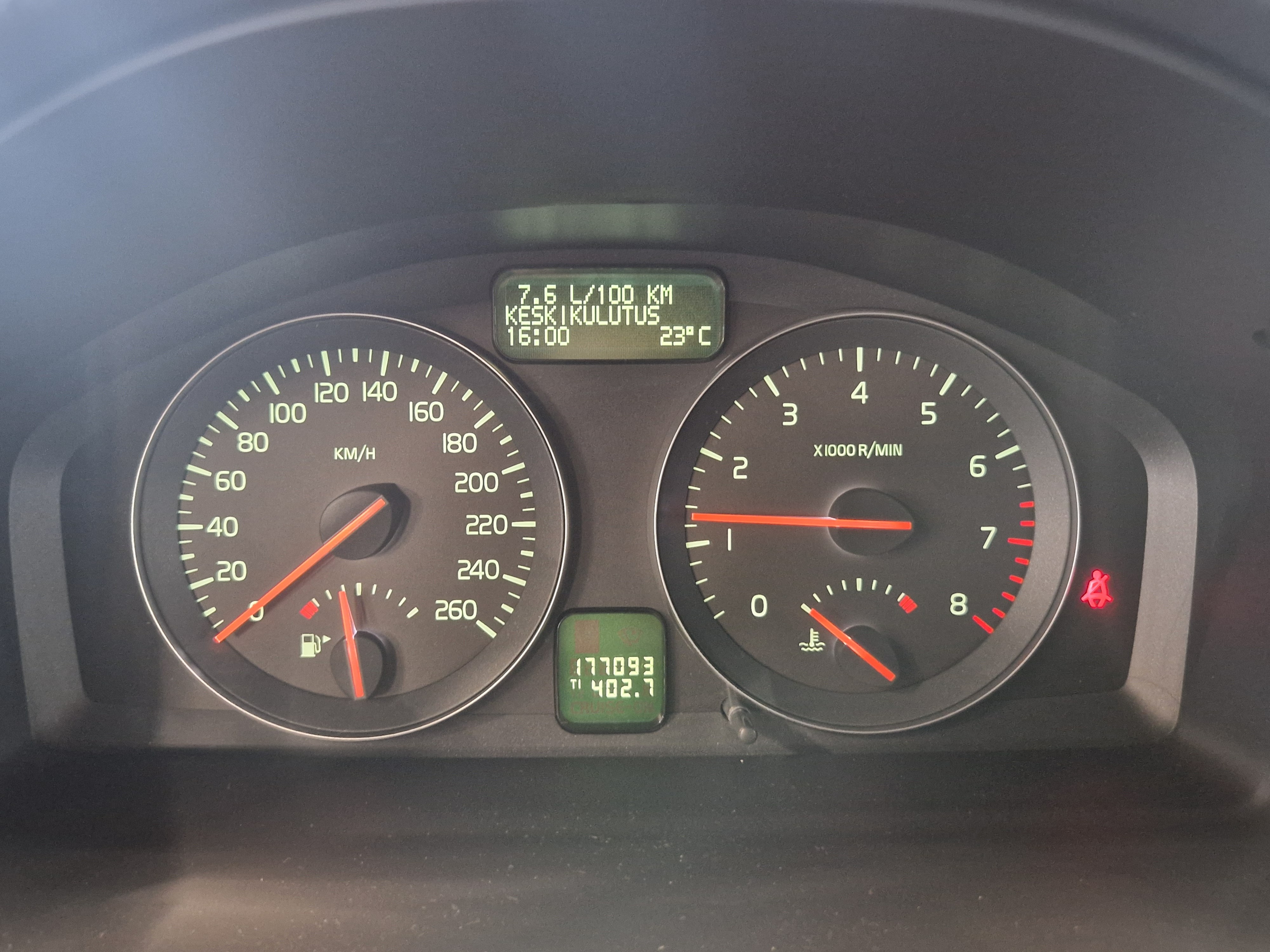 Volvo S40 1,8 (125 hv) Momentum man 2007, kuva 5/9