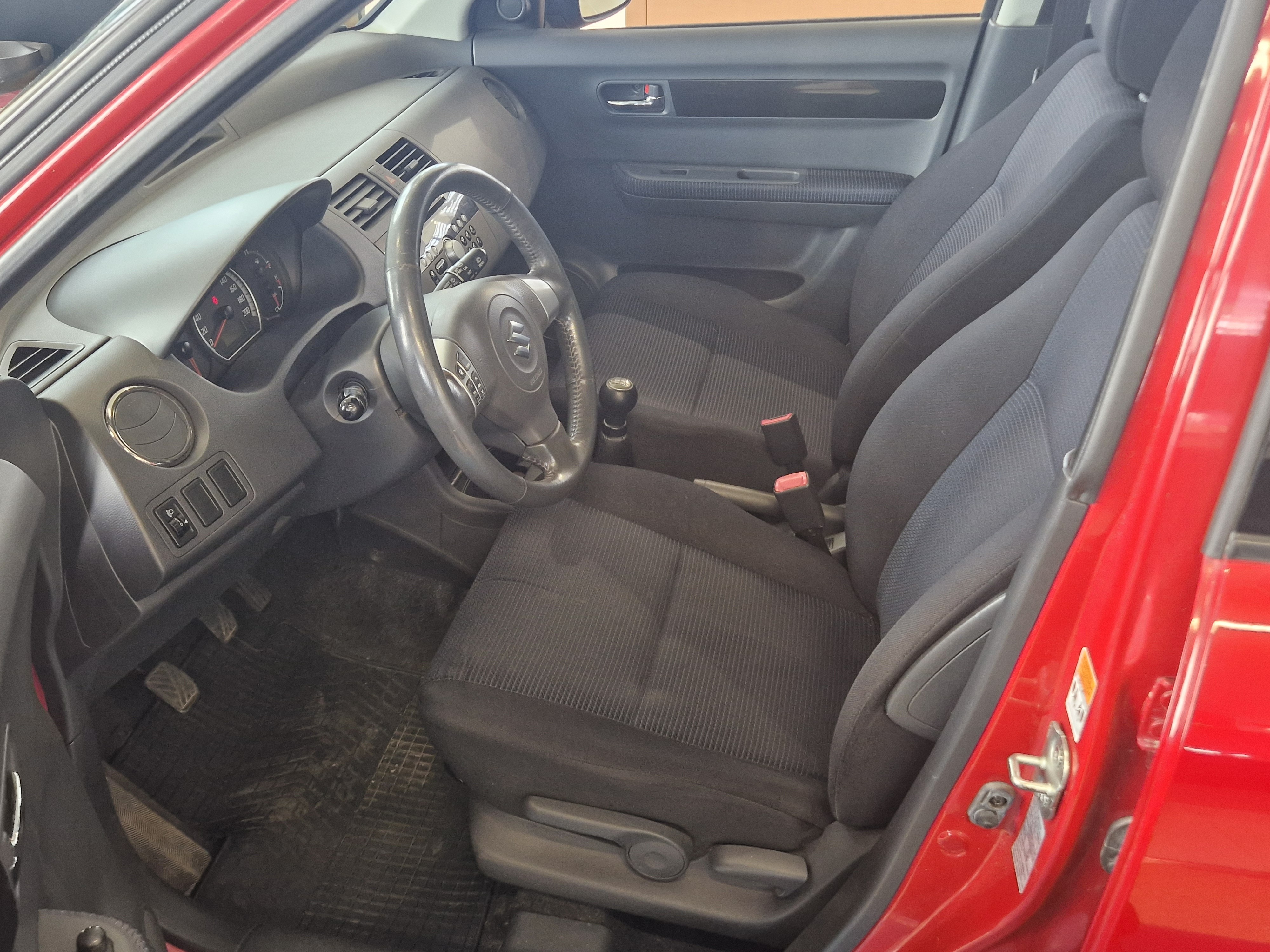 Suzuki SWIFT 1,3 4WD X-OVER 5D