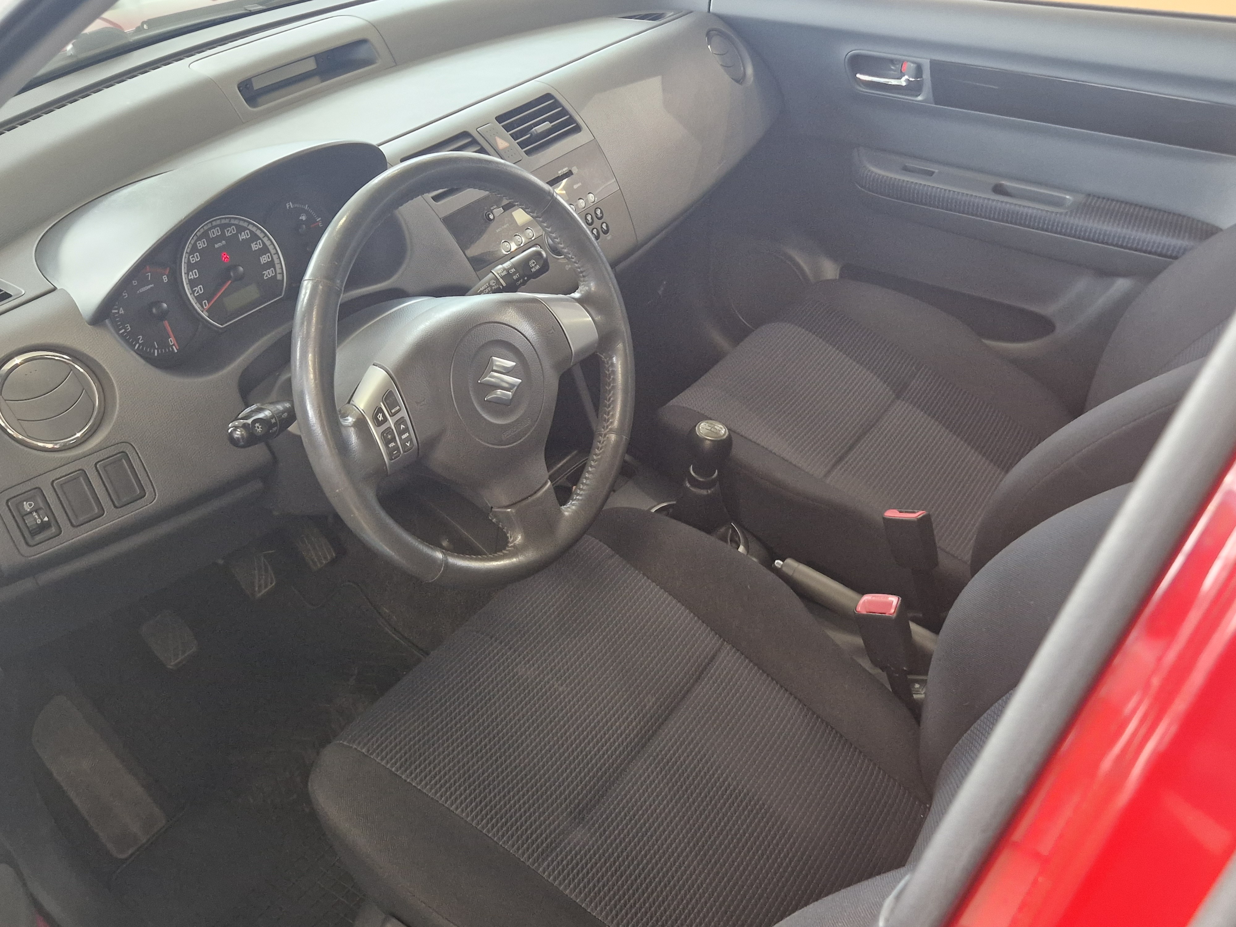 Suzuki SWIFT 1,3 4WD X-OVER 5D