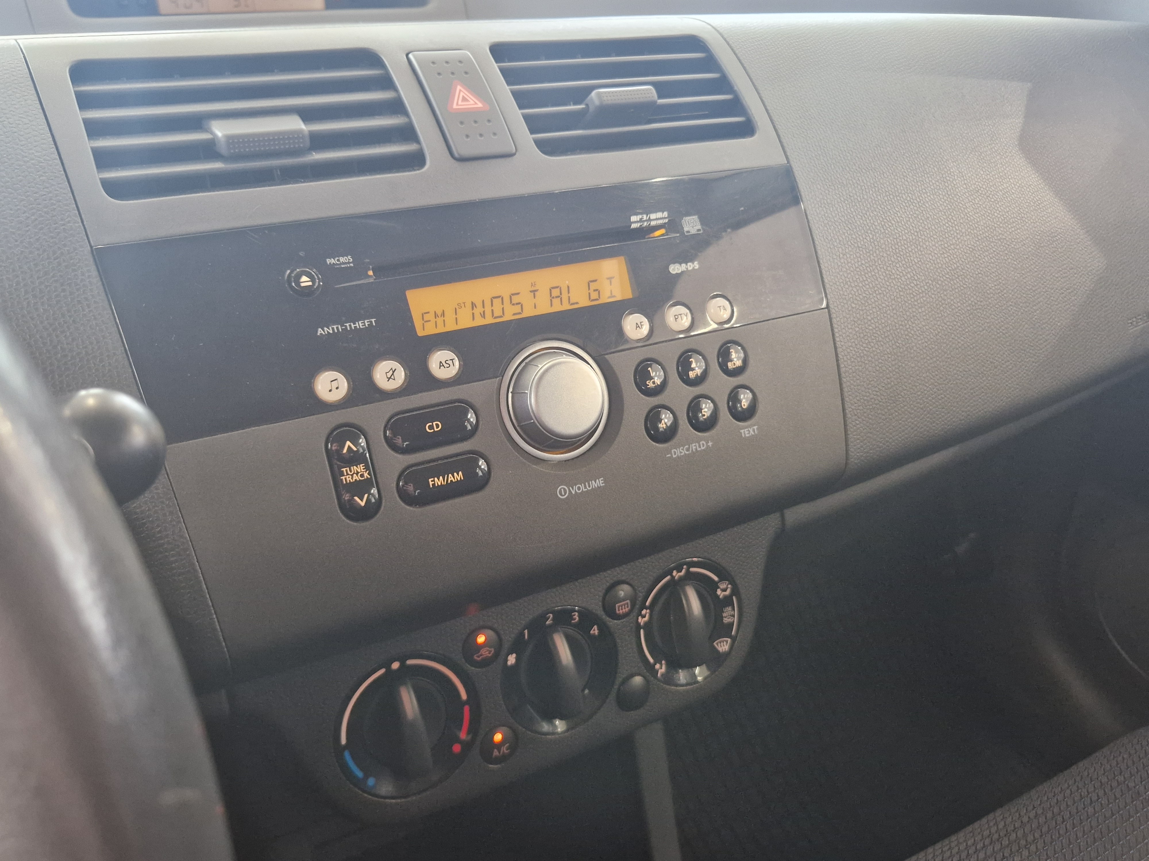 Suzuki SWIFT 1,3 4WD X-OVER 5D