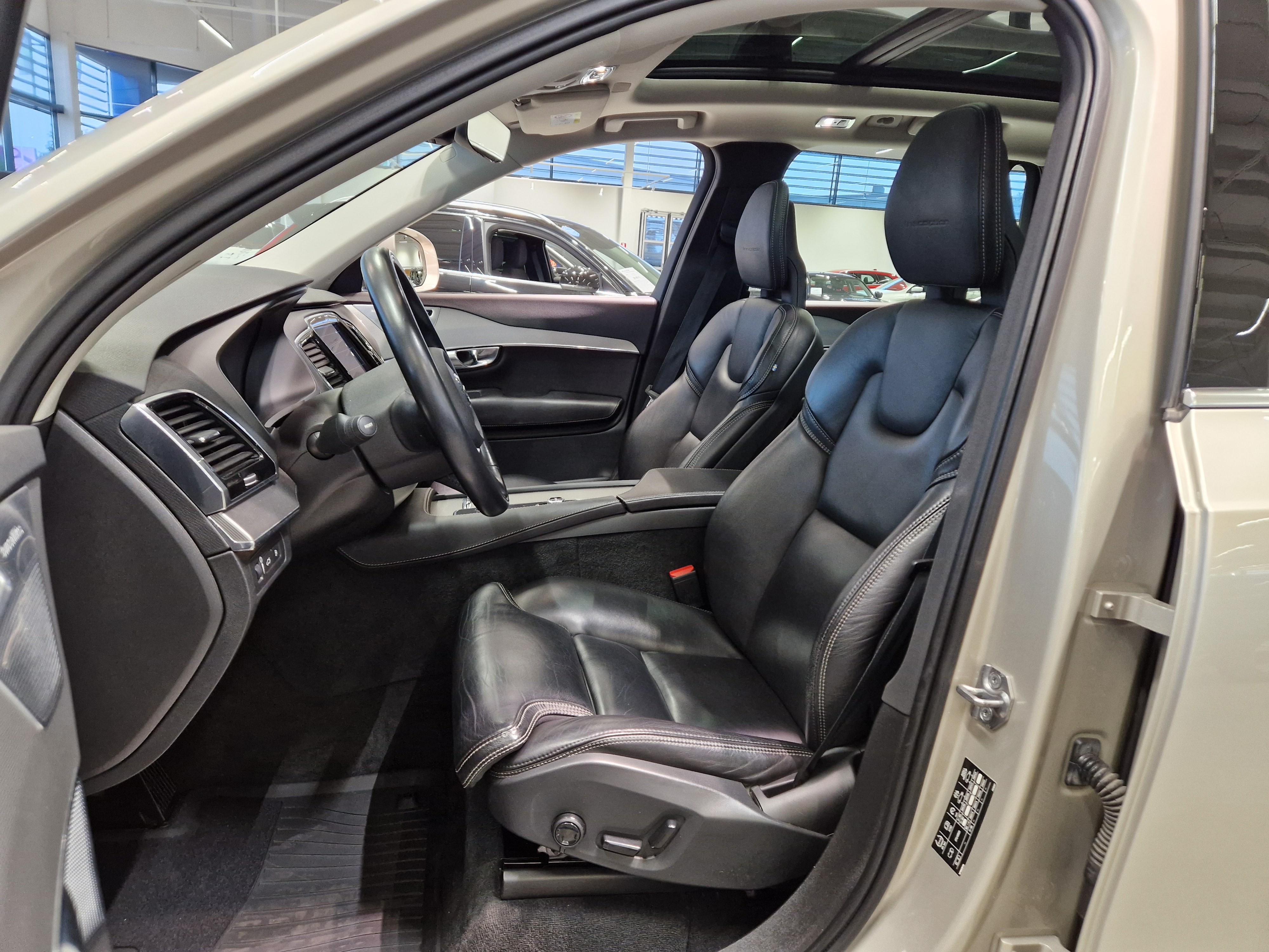 Volvo XC90 2017, kuva 7/26