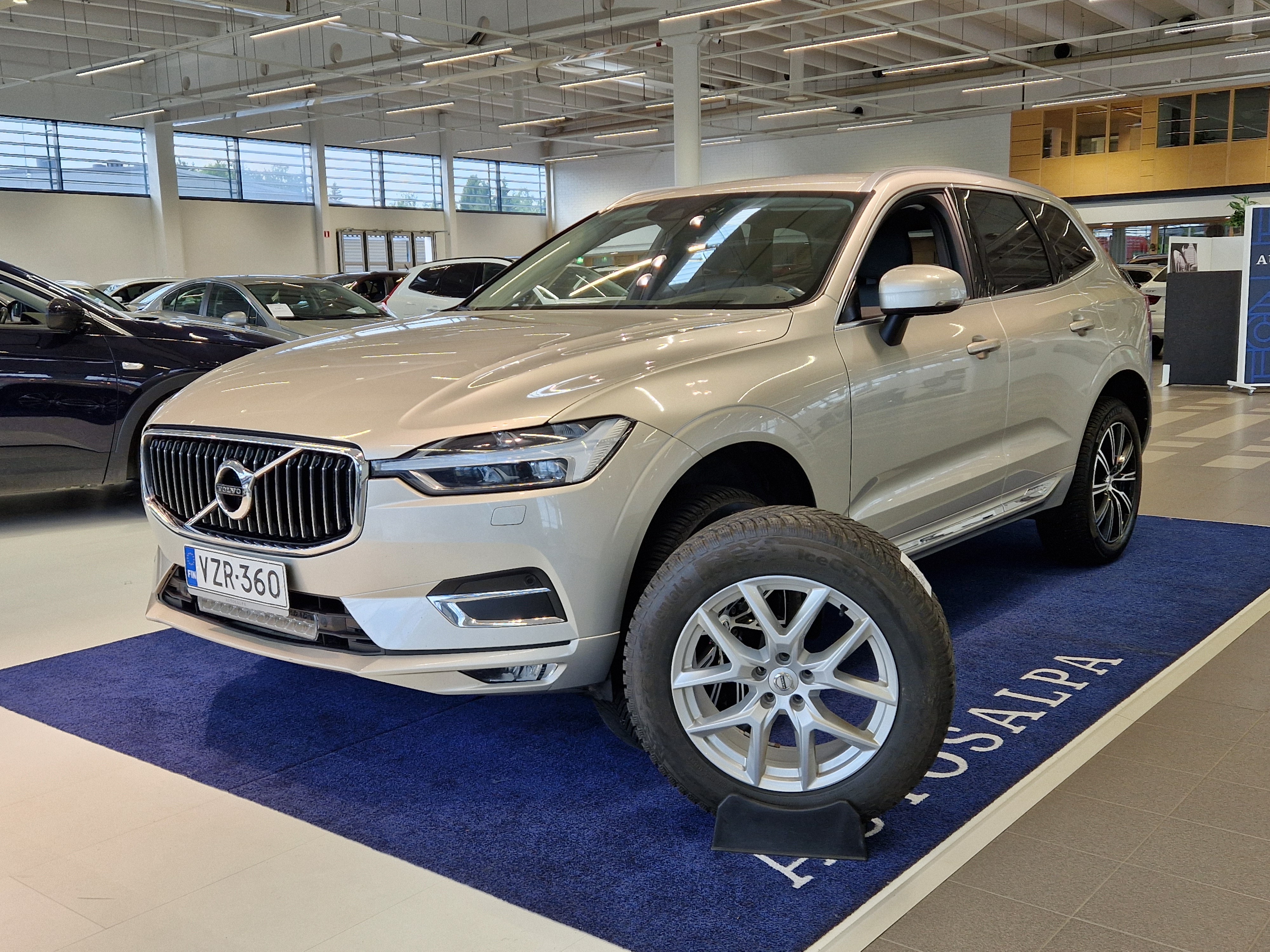 Volvo XC60 2018, photo 2/23