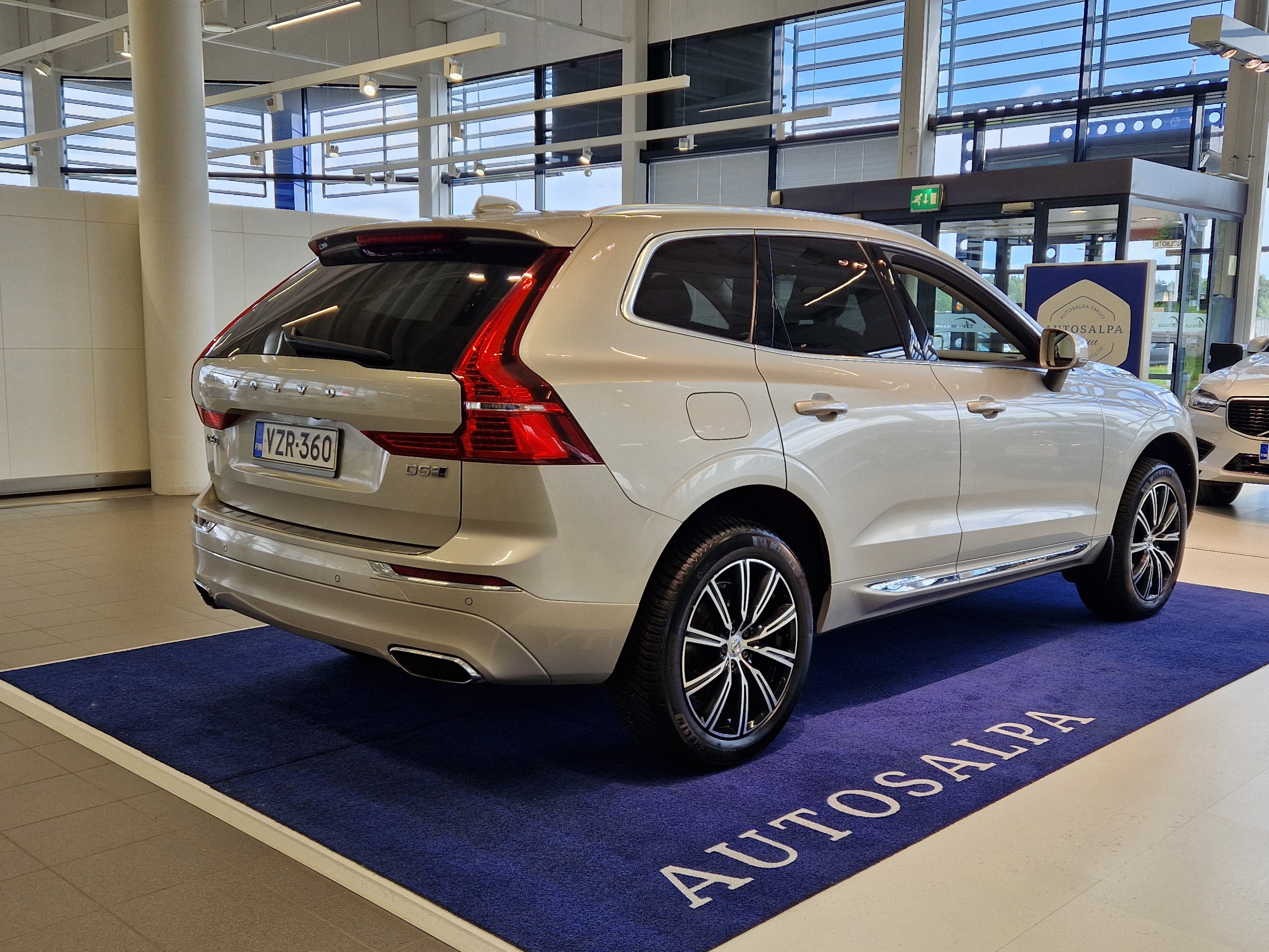 Volvo XC60 2018, photo 3/23