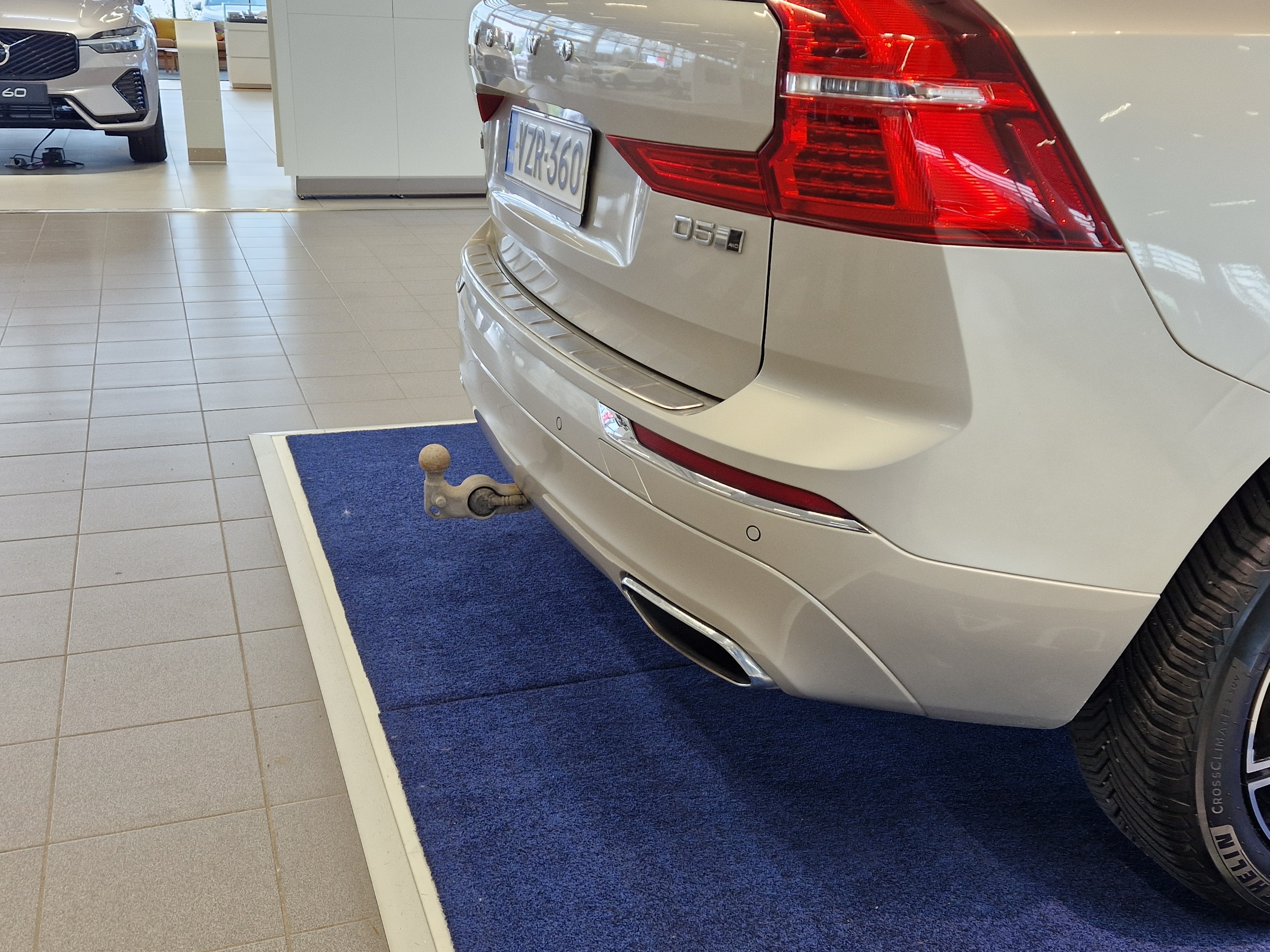Volvo XC60 2018, photo 4/23