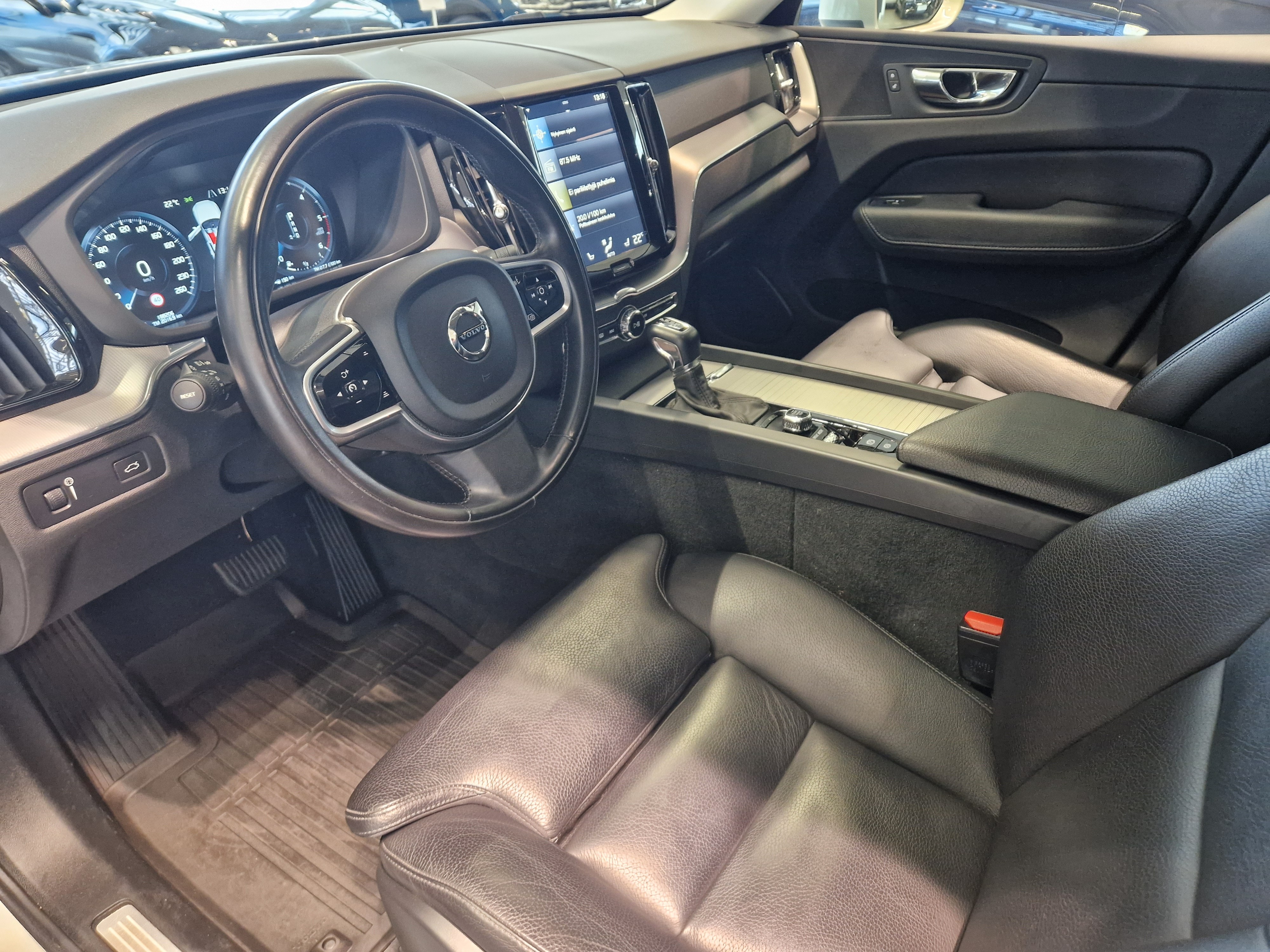 Volvo XC60 2018, photo 5/23