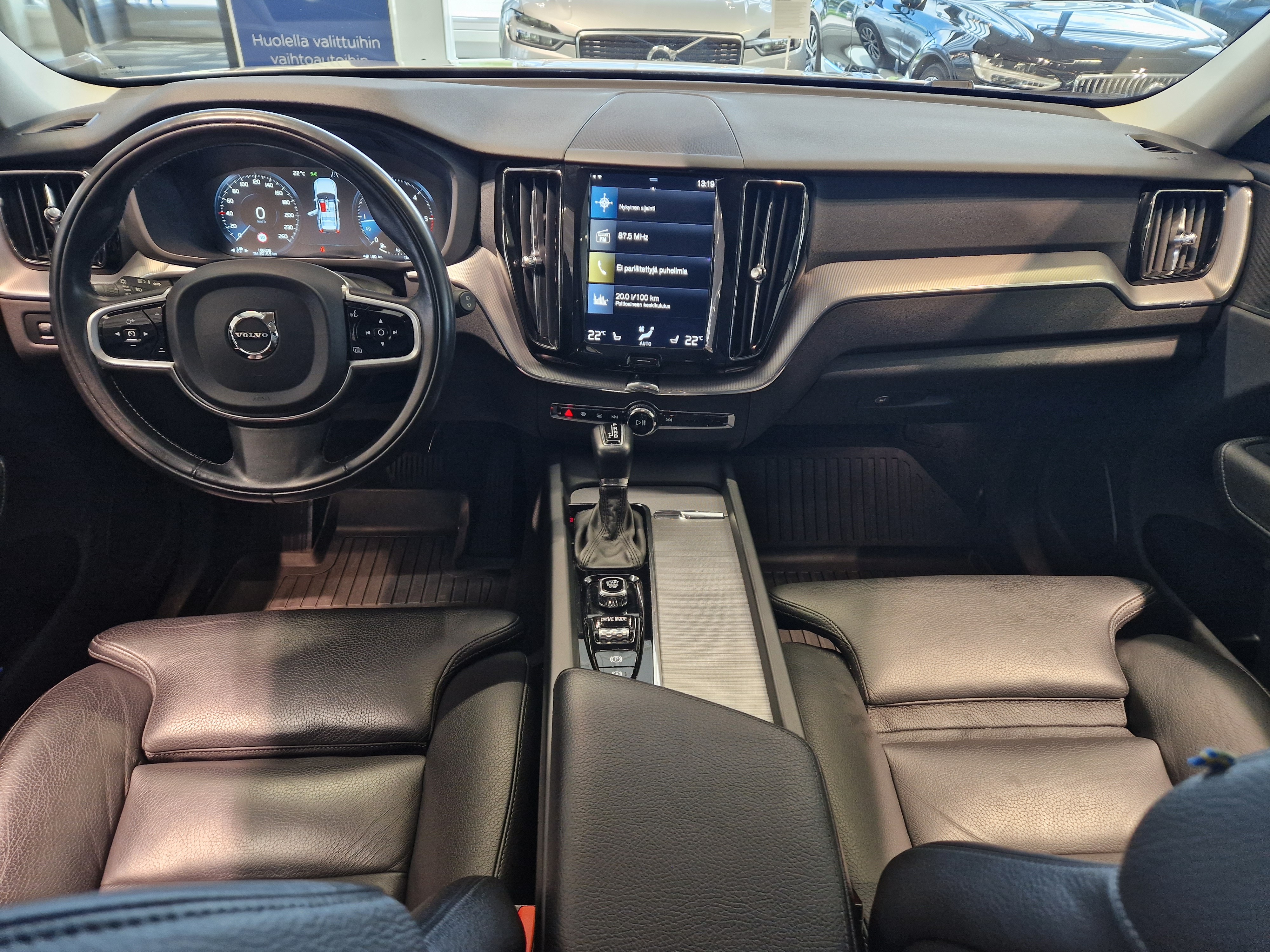 Volvo XC60 2018, photo 6/23