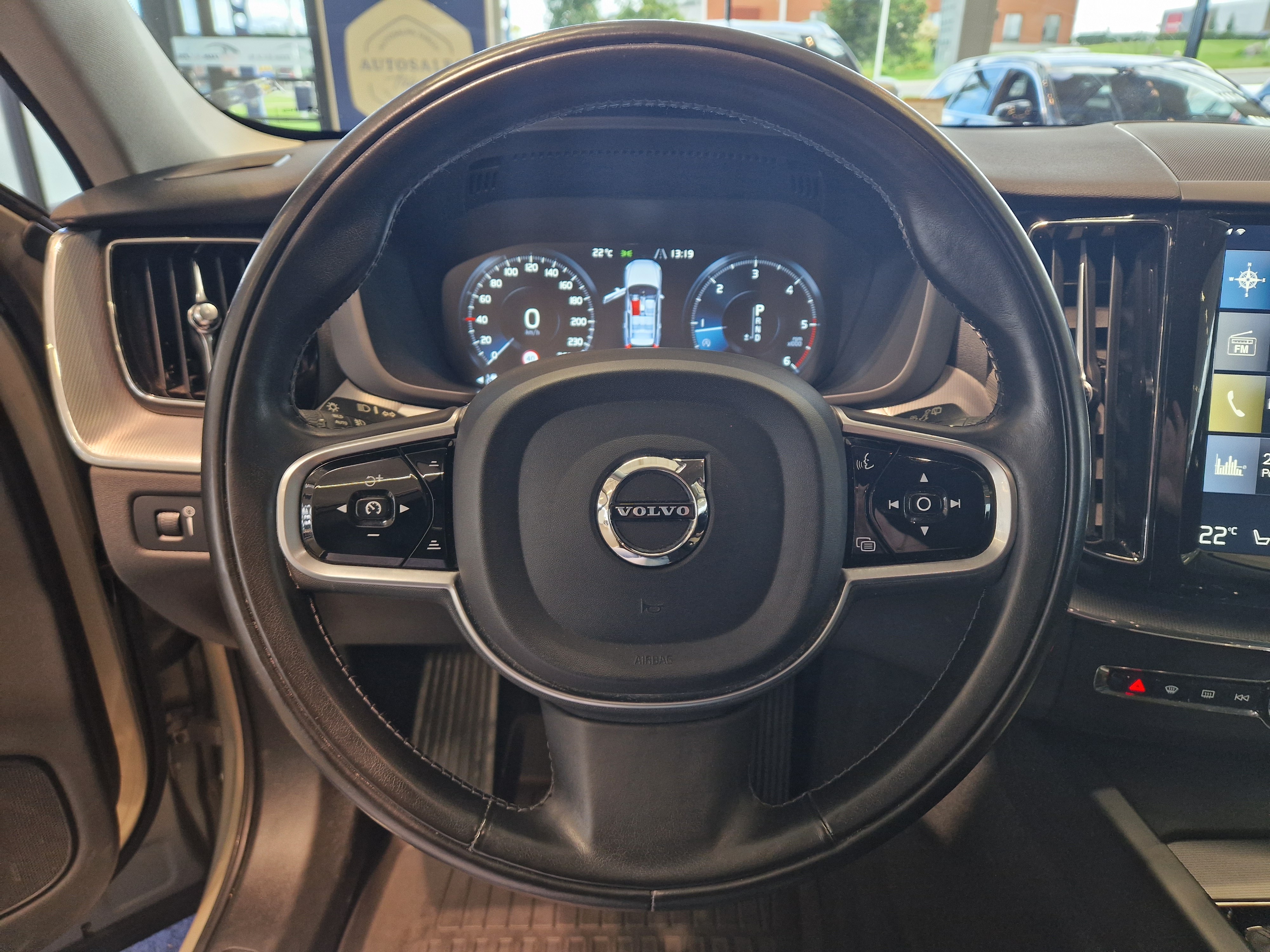 Volvo XC60 2018, photo 7/23