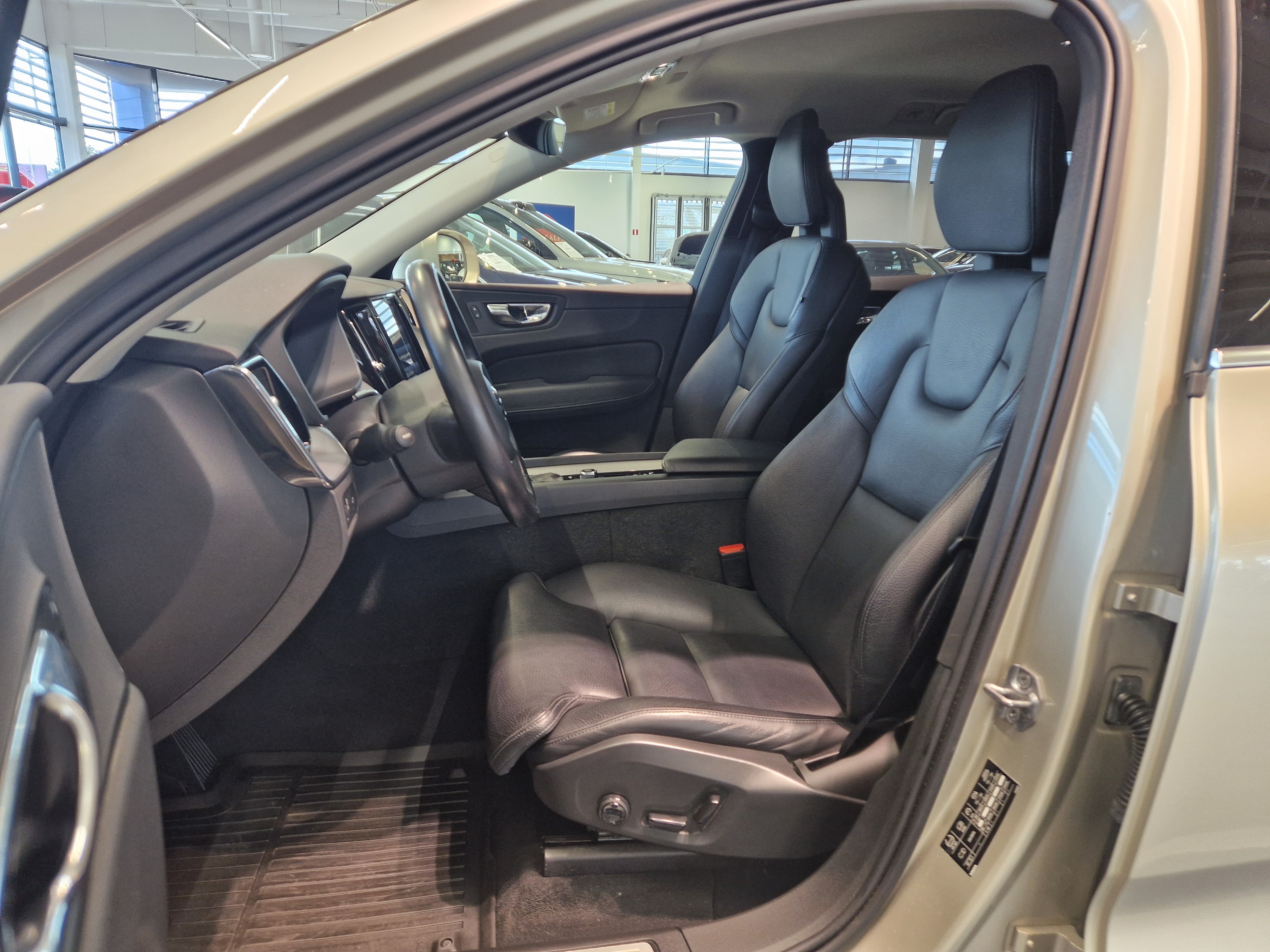 Volvo XC60 D5 AWD BUSINESS INSCRIPTION AUT
