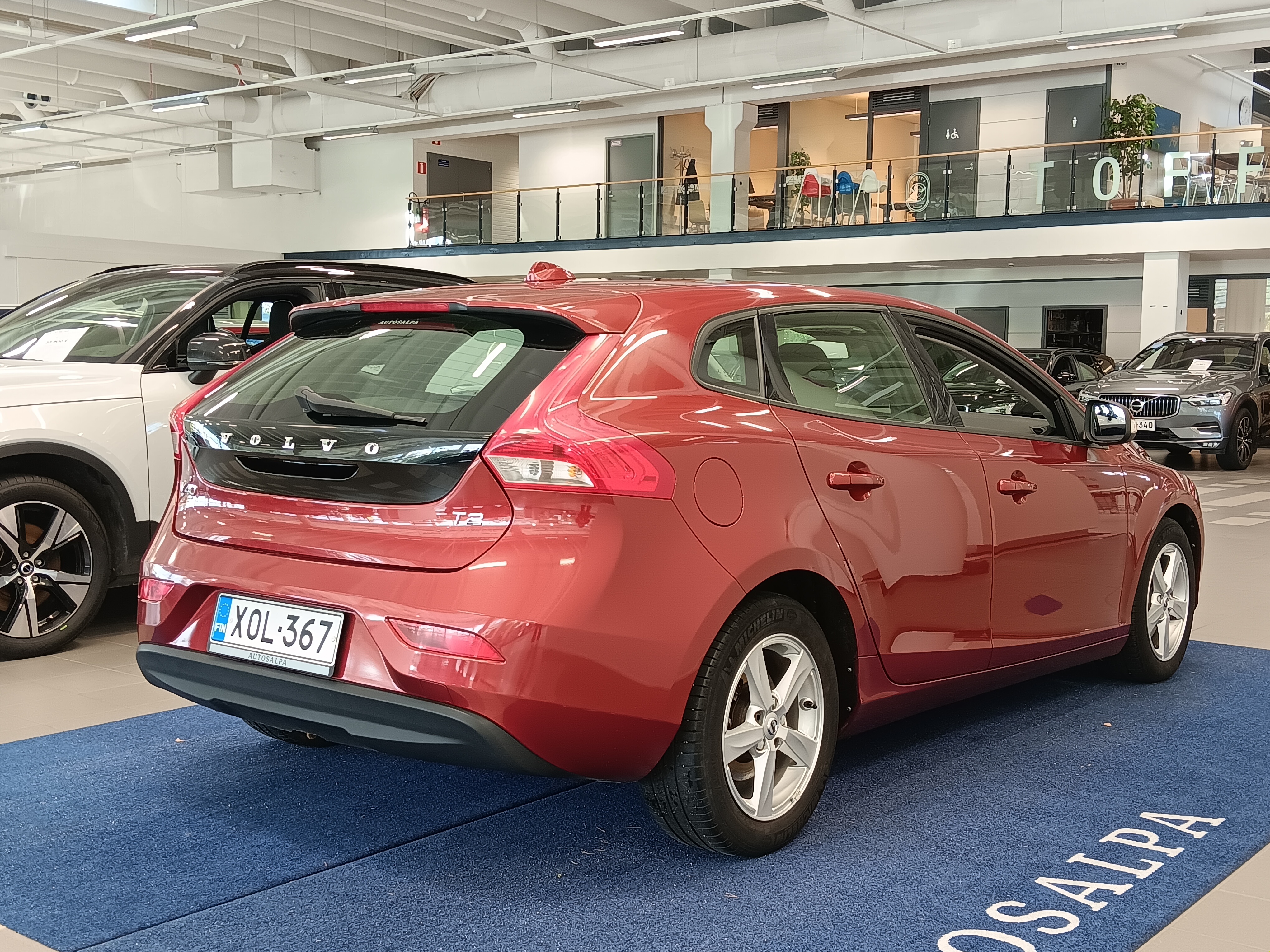 Volvo V40 T2 Kinetic 2018, kuva 2/4
