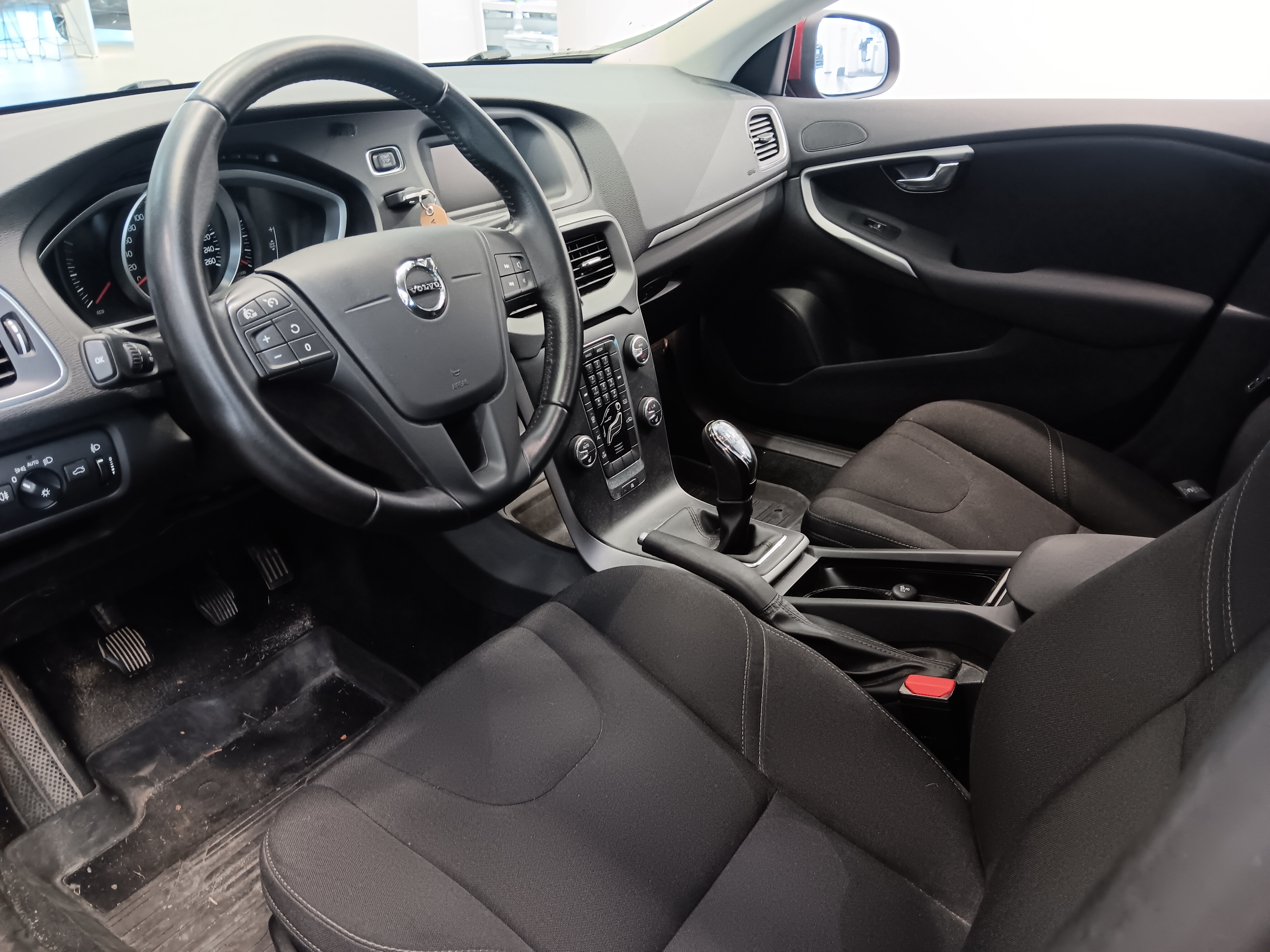 Volvo V40 T2 Kinetic 2018, kuva 3/4