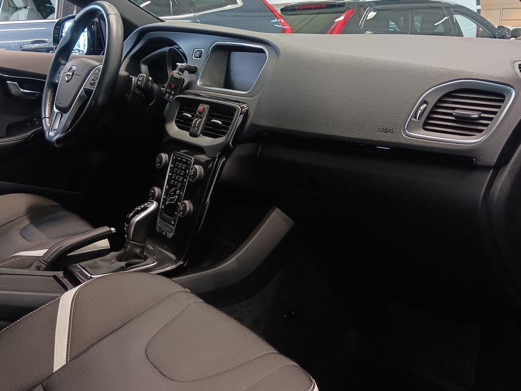 Volvo V40 CROSS COUNTRY D2 BUSINESS DYNAMIC EDITION AUT