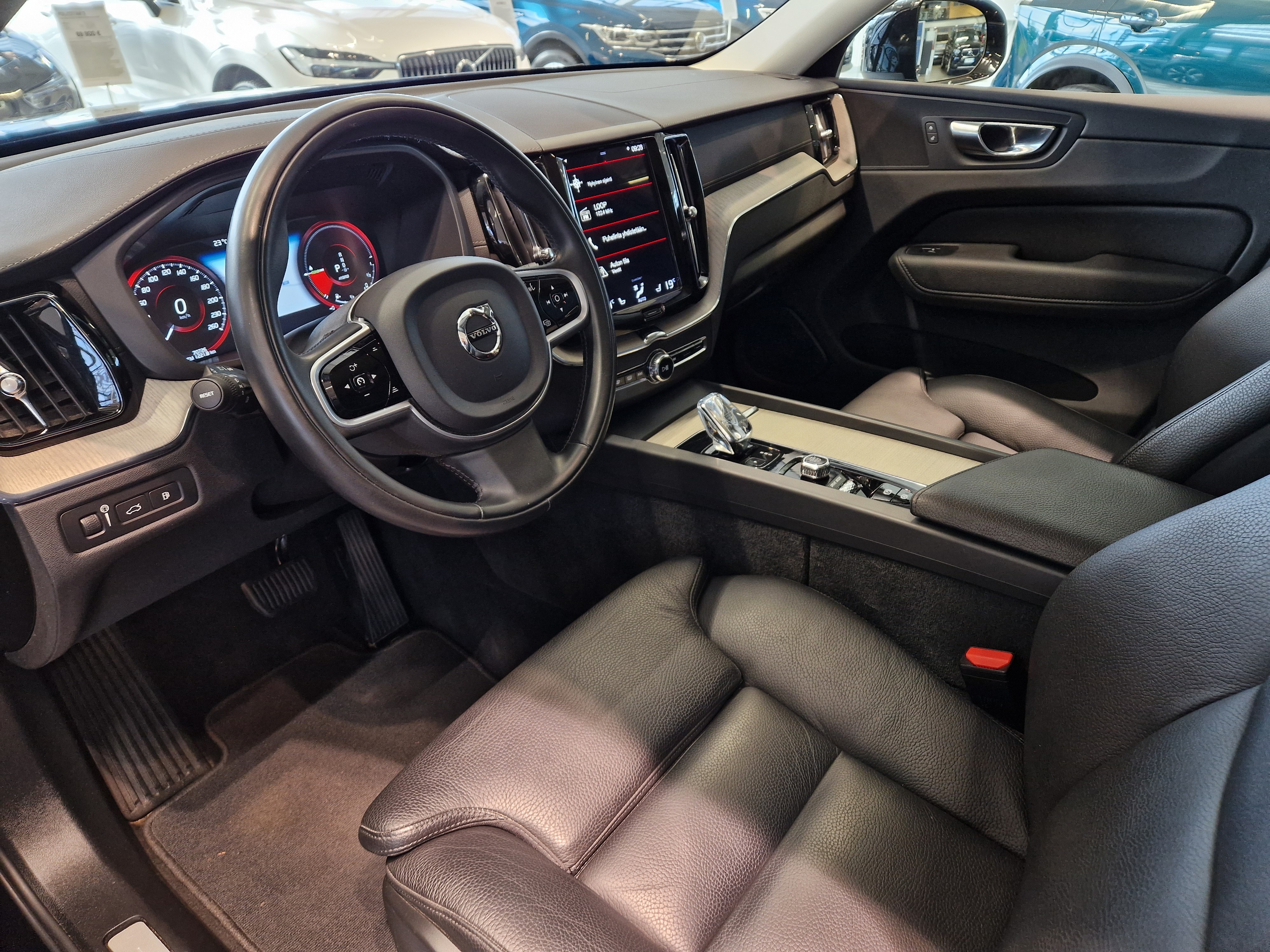Volvo XC60 2021, kuva 5/21