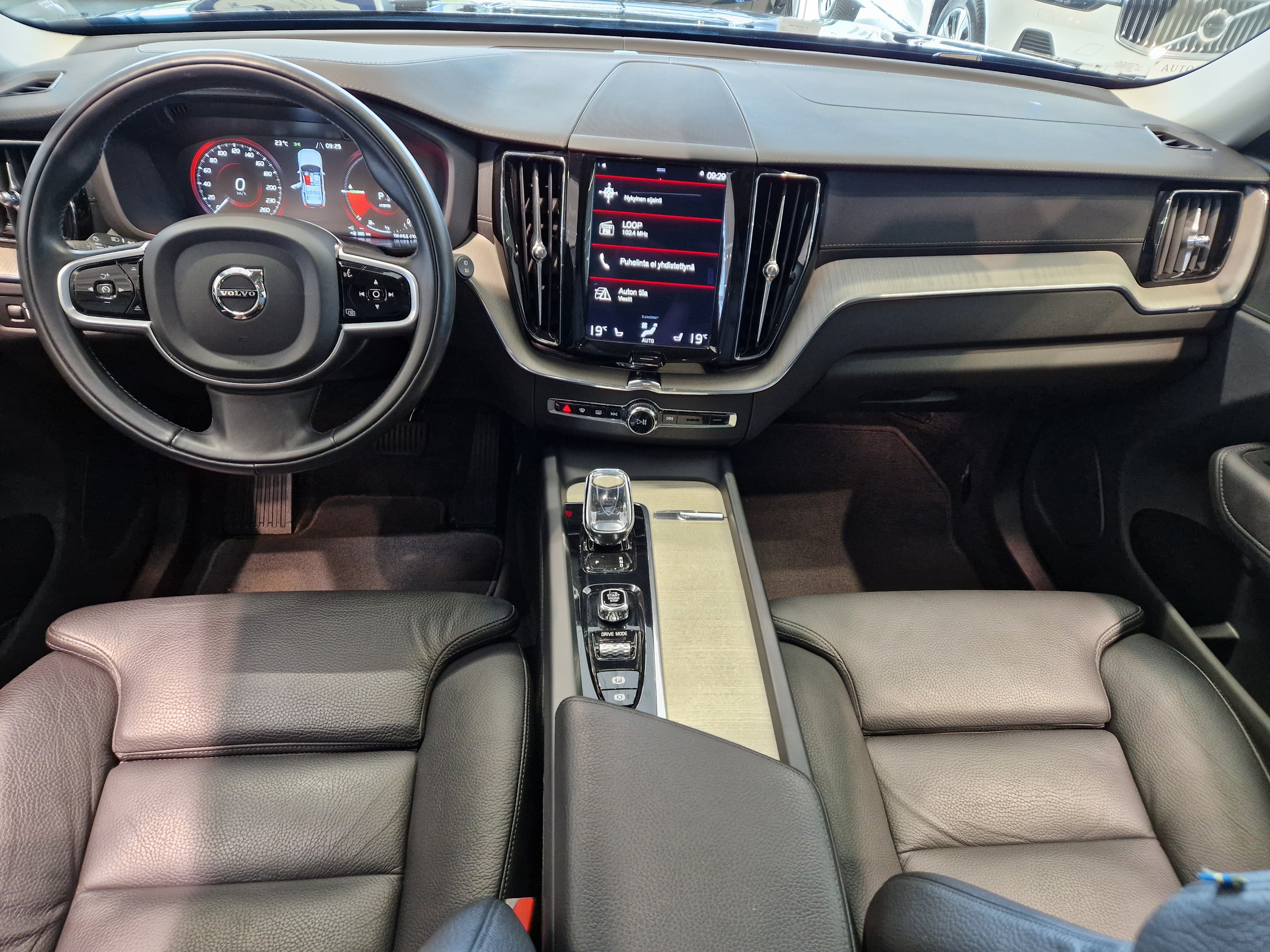 Volvo XC60 2021, kuva 6/21