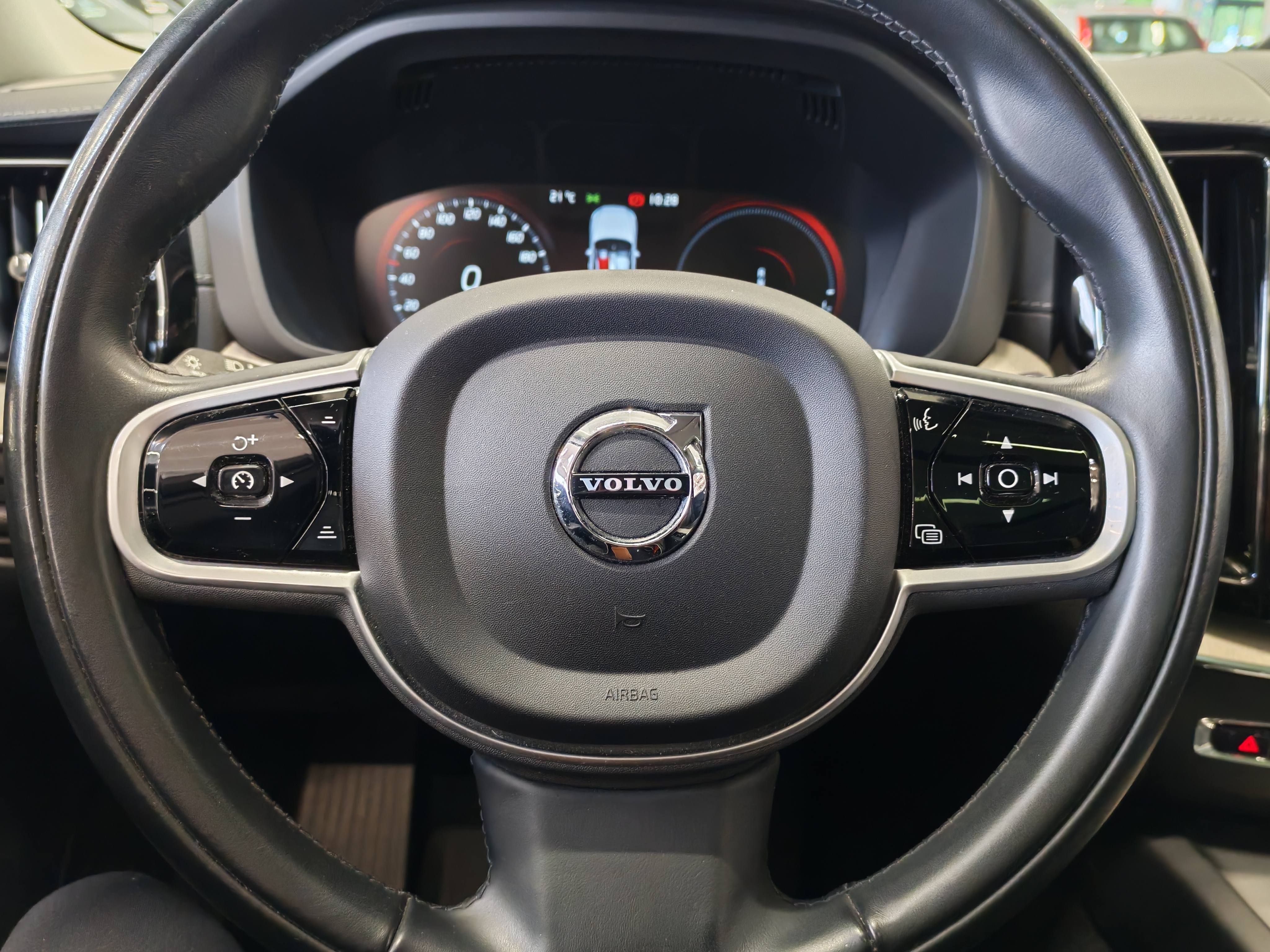 Volvo XC60 2021, kuva 7/21