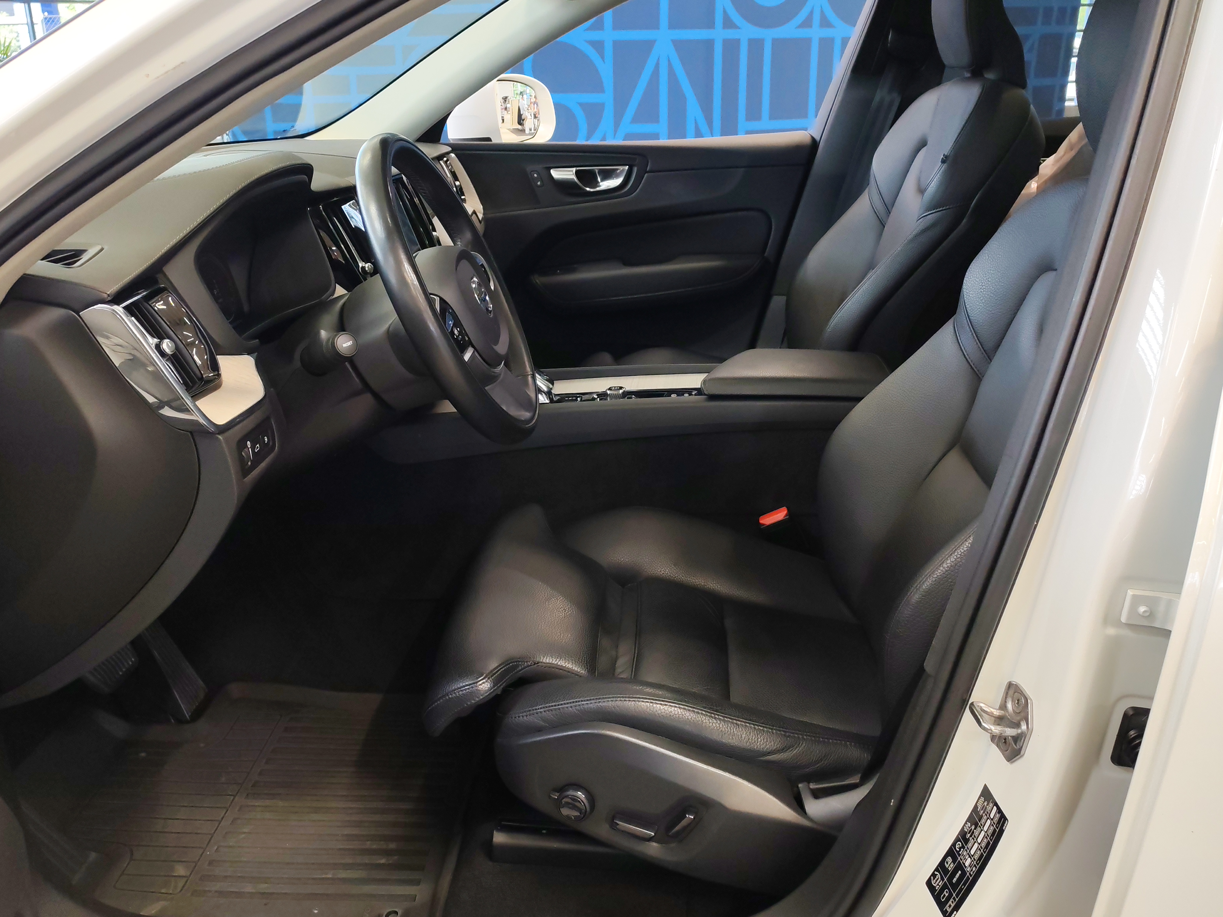 Volvo XC60 T6 TWE AWD INSCRIPTION TAKUU 24KK/40TKM