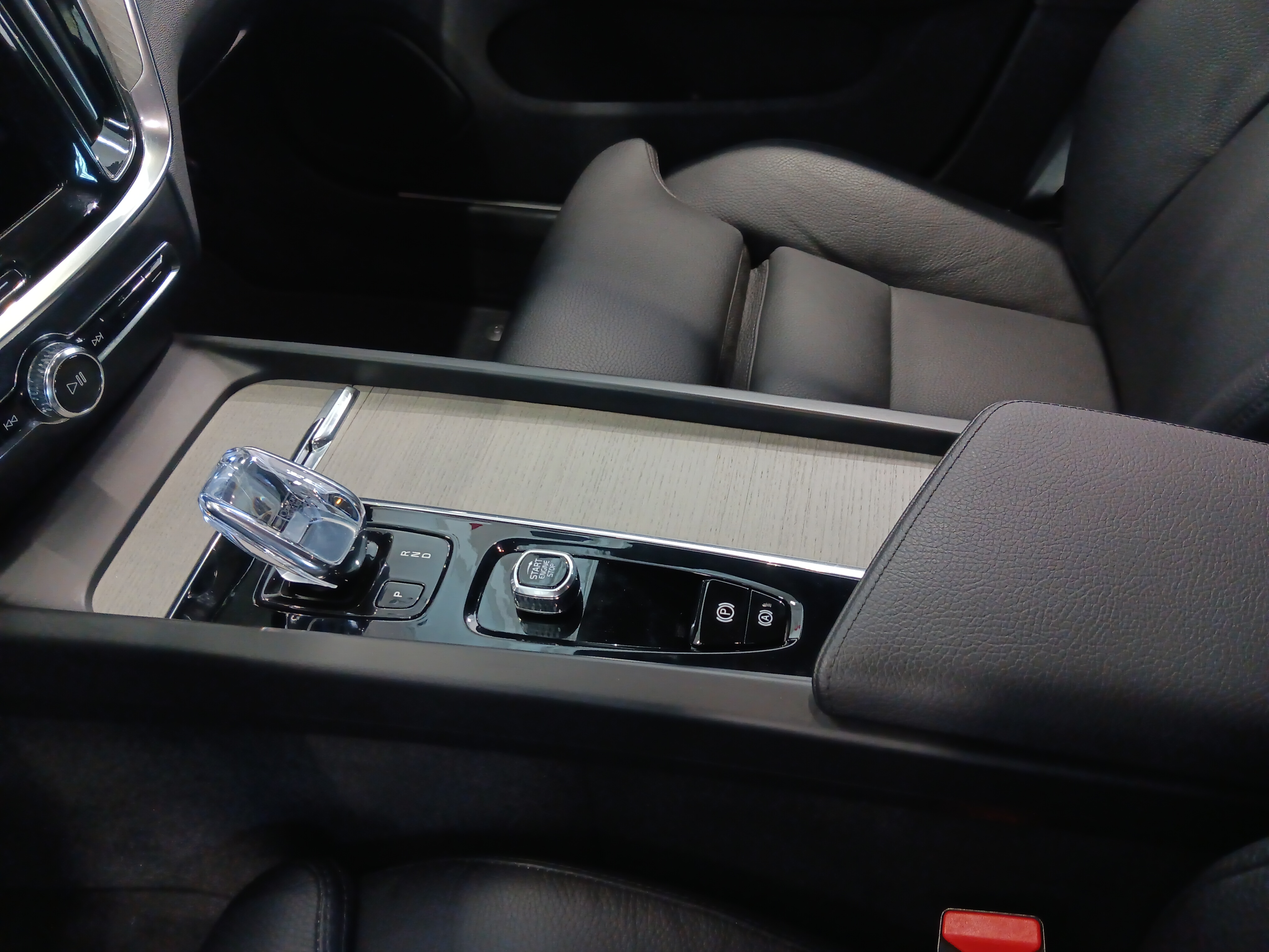Volvo V60 B4 MHEV INSCRIPTION TAKUU 24KK/40TKM