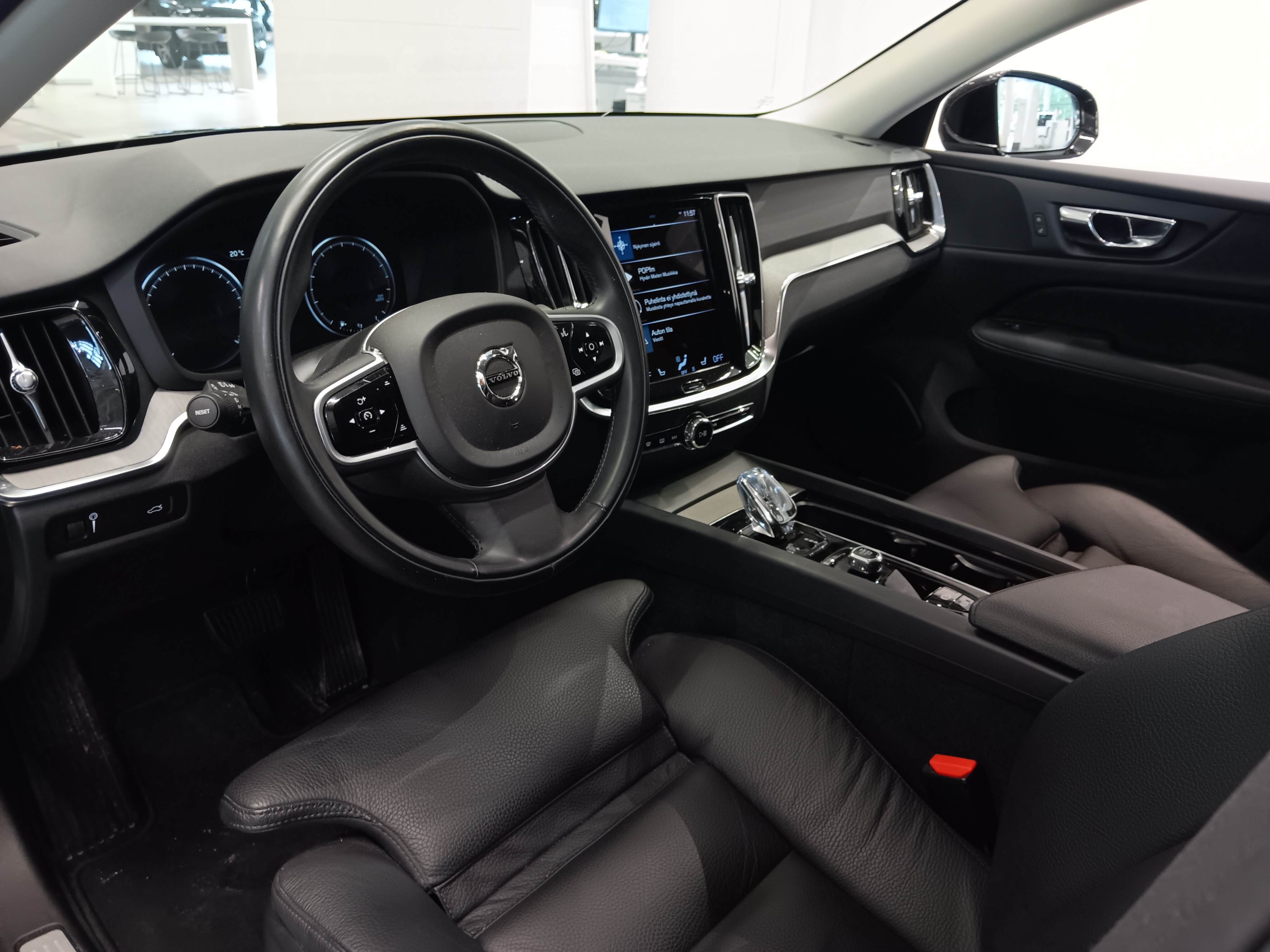 Volvo V60 B4 MHEV INSCRIPTION TAKUU 24KK/40TKM