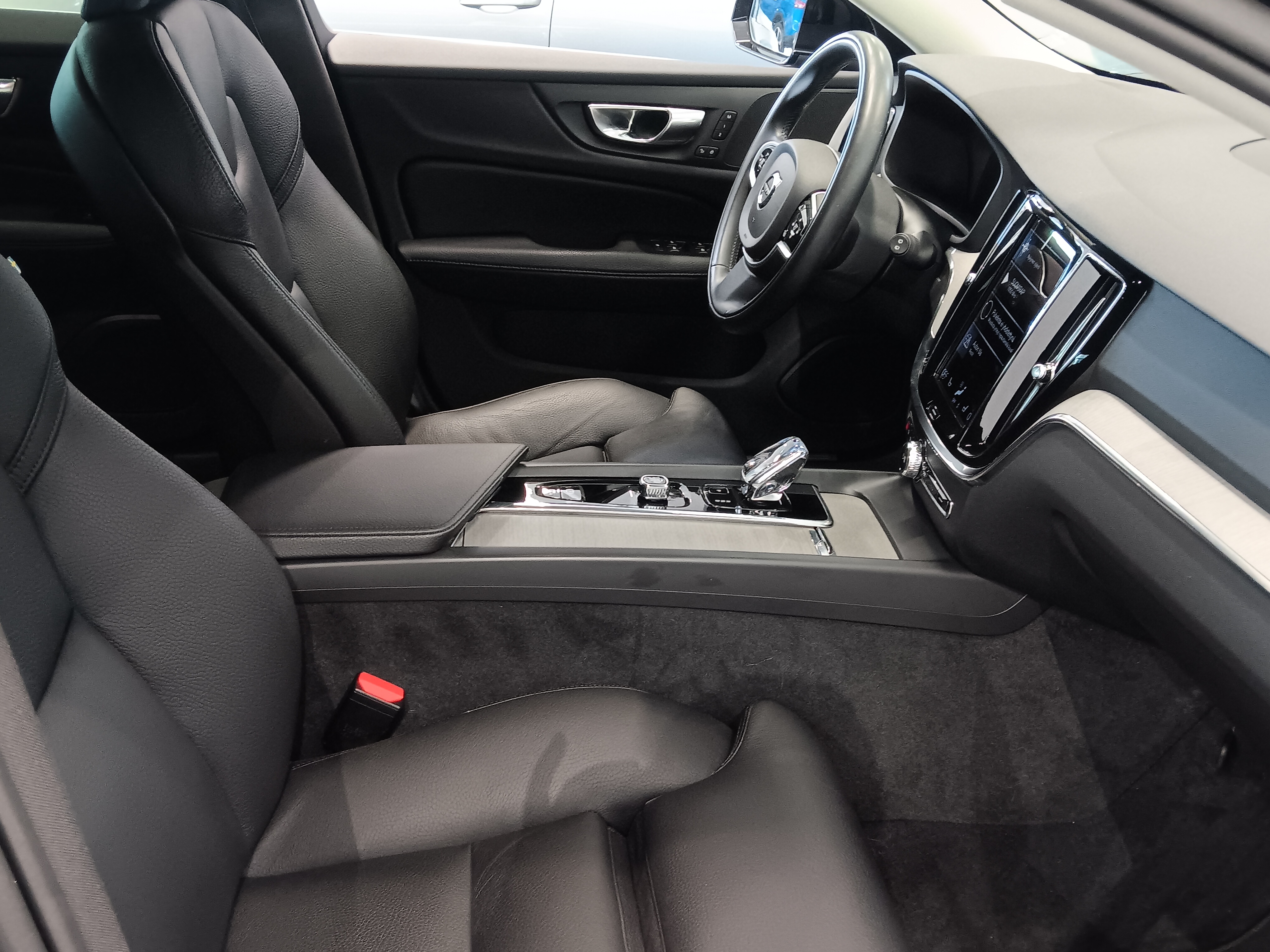 Volvo V60 B4 MHEV INSCRIPTION TAKUU 24KK/40TKM