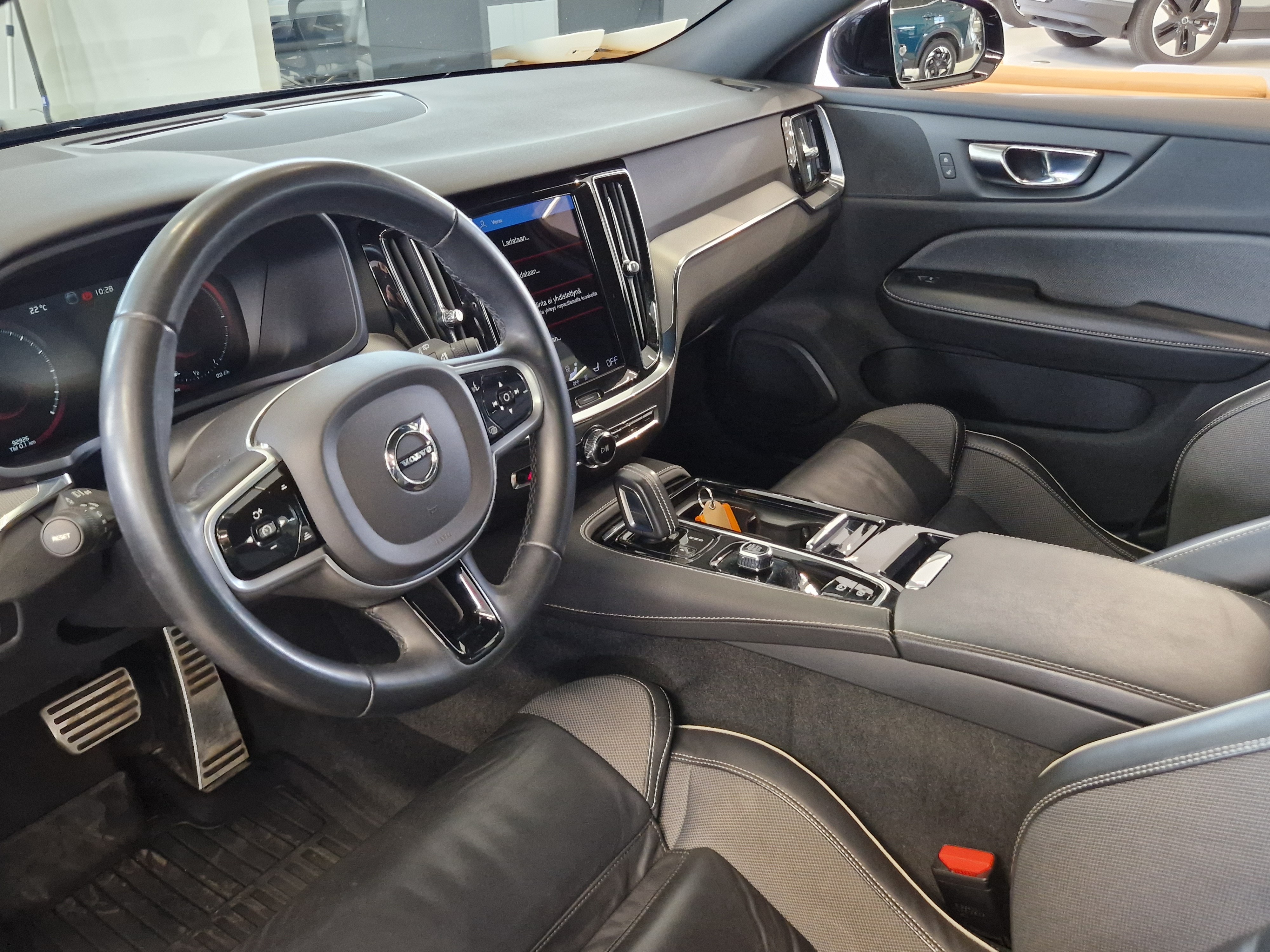 Volvo V60 2022, kuva 4/17