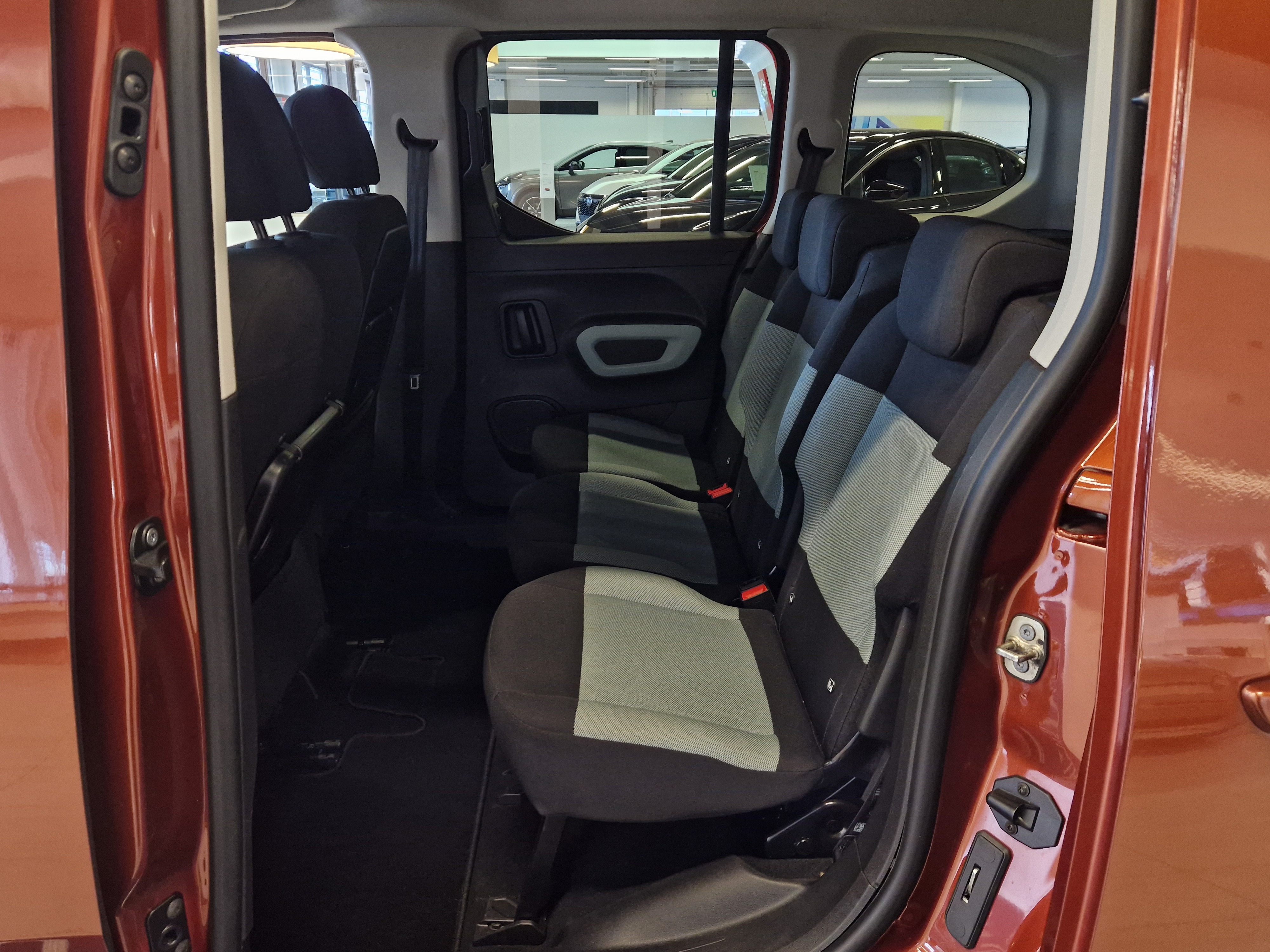 Citroen BERLINGO PURETECH 130 FEEL PACK M EAT8 AUTOMAATTI