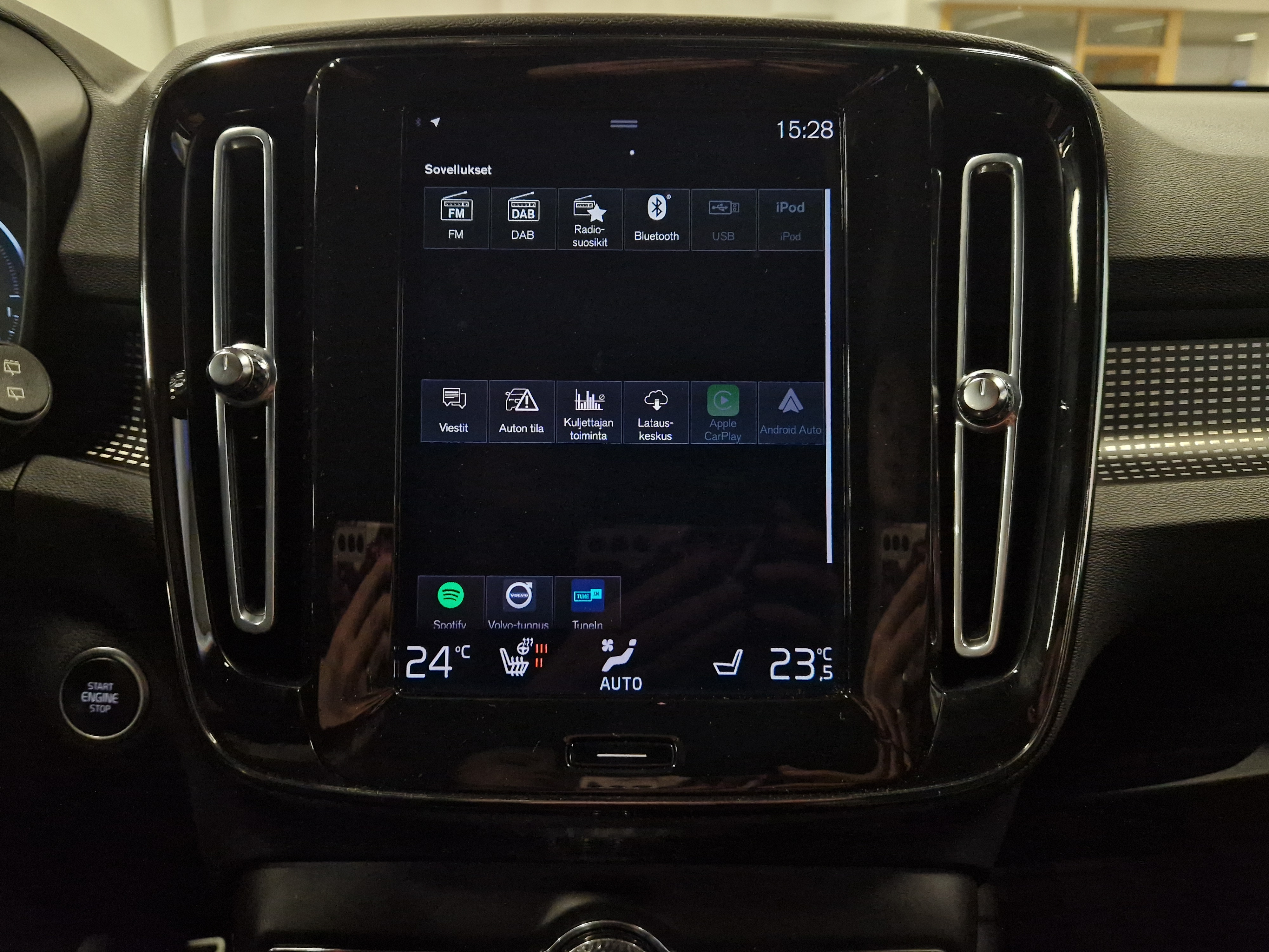 Volvo XC40 T4 TWE R-DESIGN TAKUU 24KK/40TKM.