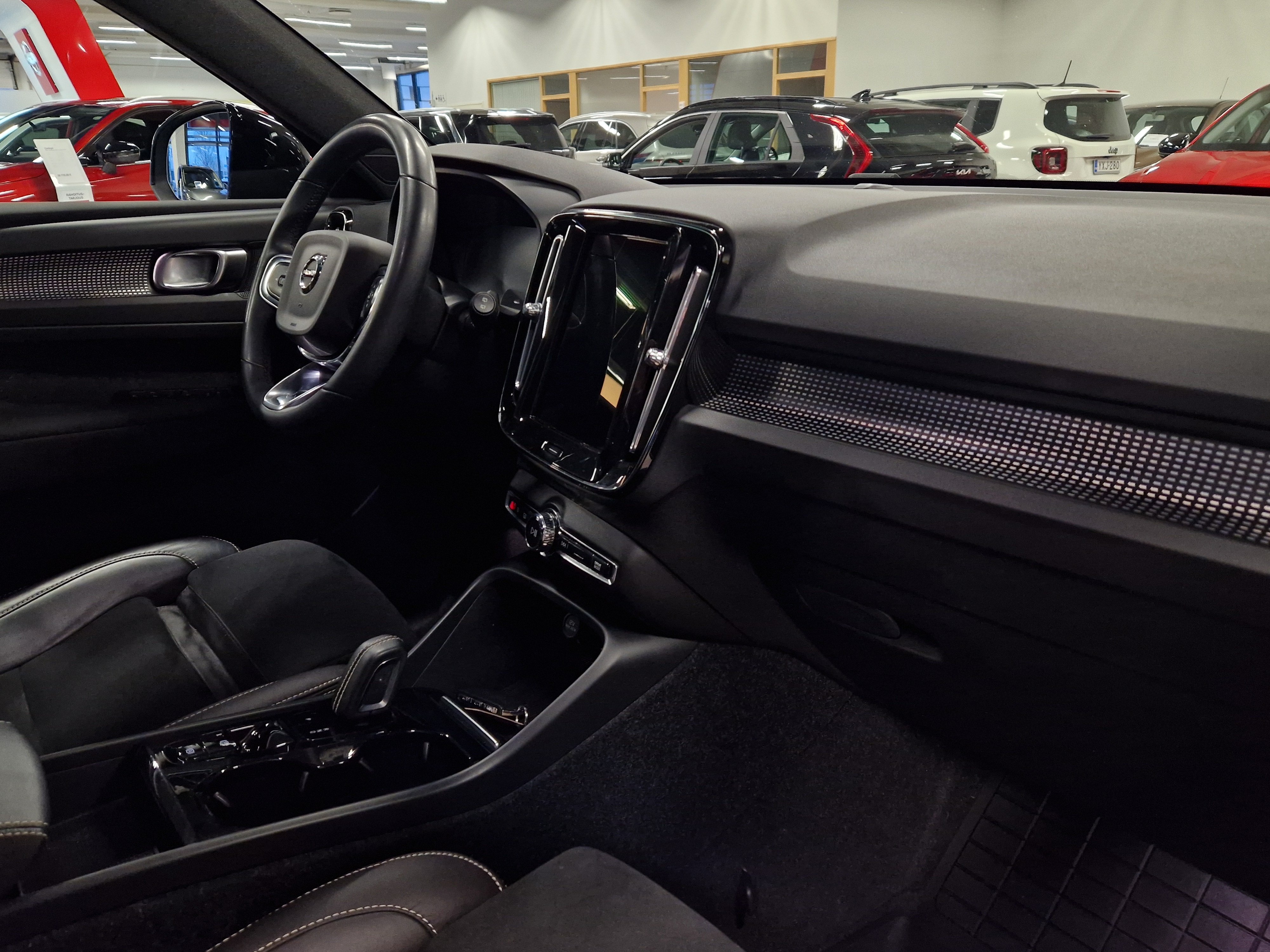 Volvo XC40 T4 TWE R-DESIGN TAKUU 24KK/40TKM.