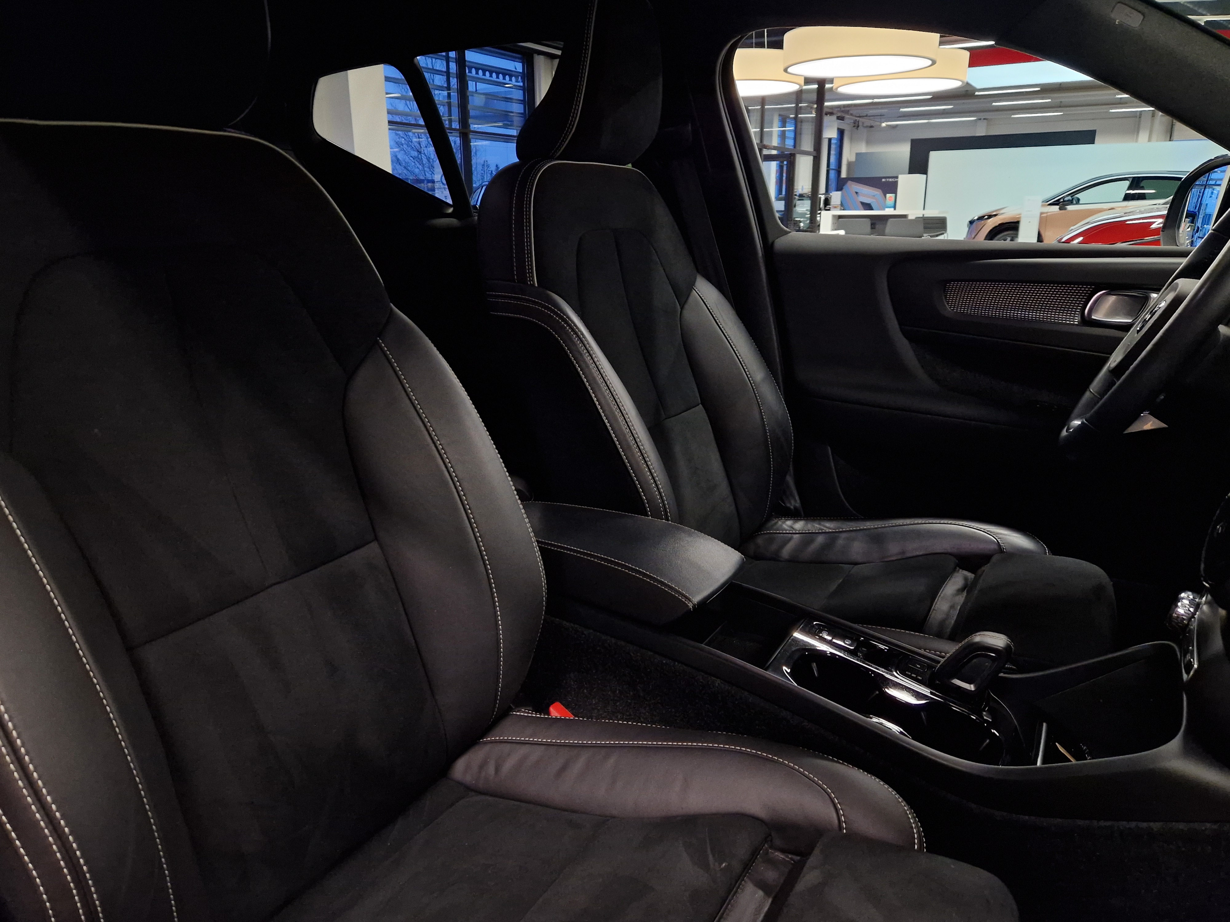 Volvo XC40 T4 TWE R-DESIGN TAKUU 24KK/40TKM