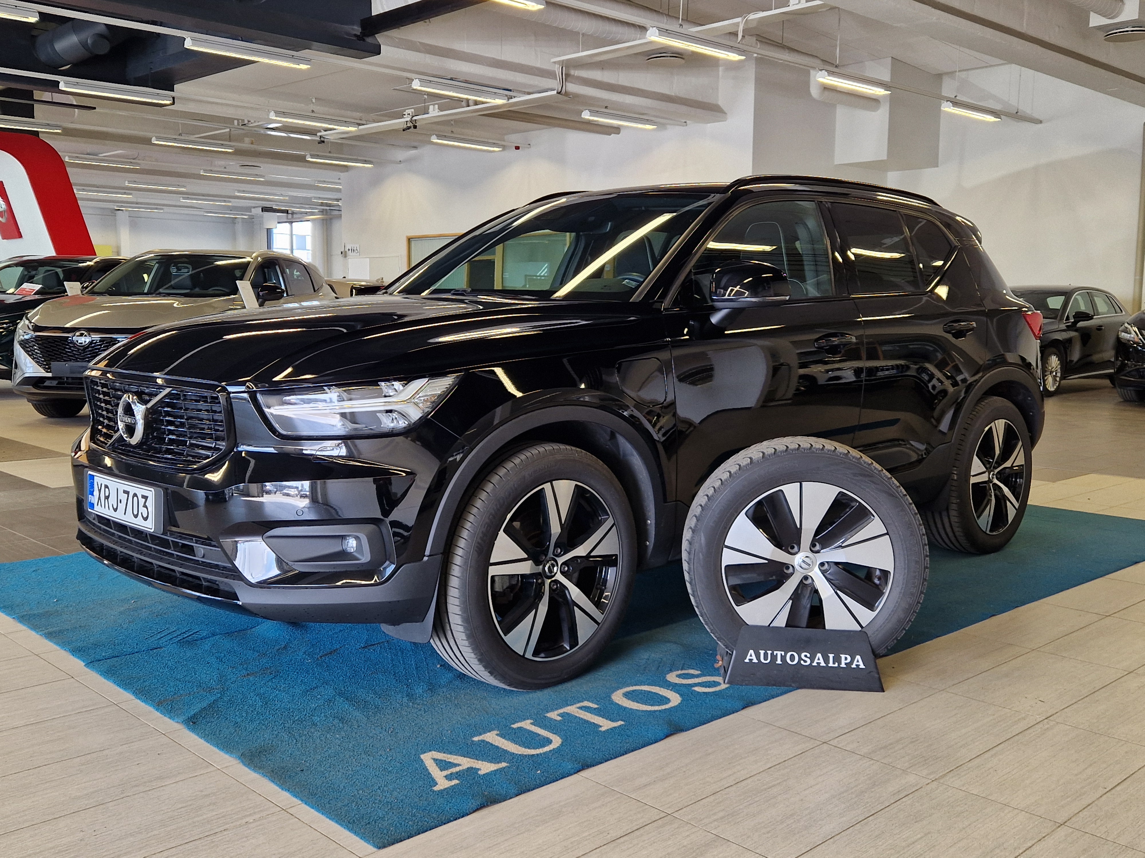 Volvo XC40 T4 TWE R-DESIGN TAKUU 24KK/40TKM