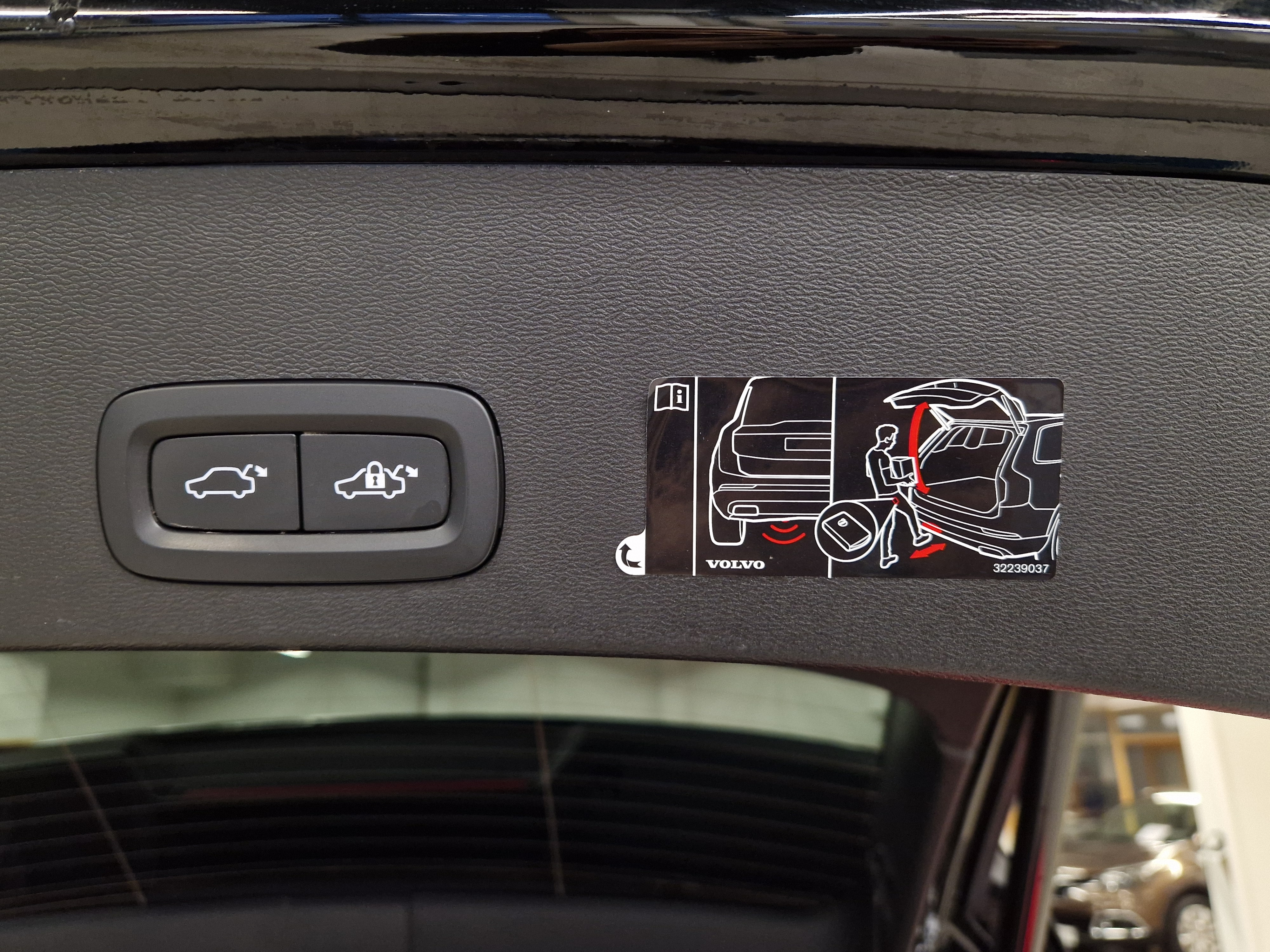 Volvo XC40 T4 TWE R-DESIGN TAKUU 24KK/40TKM.