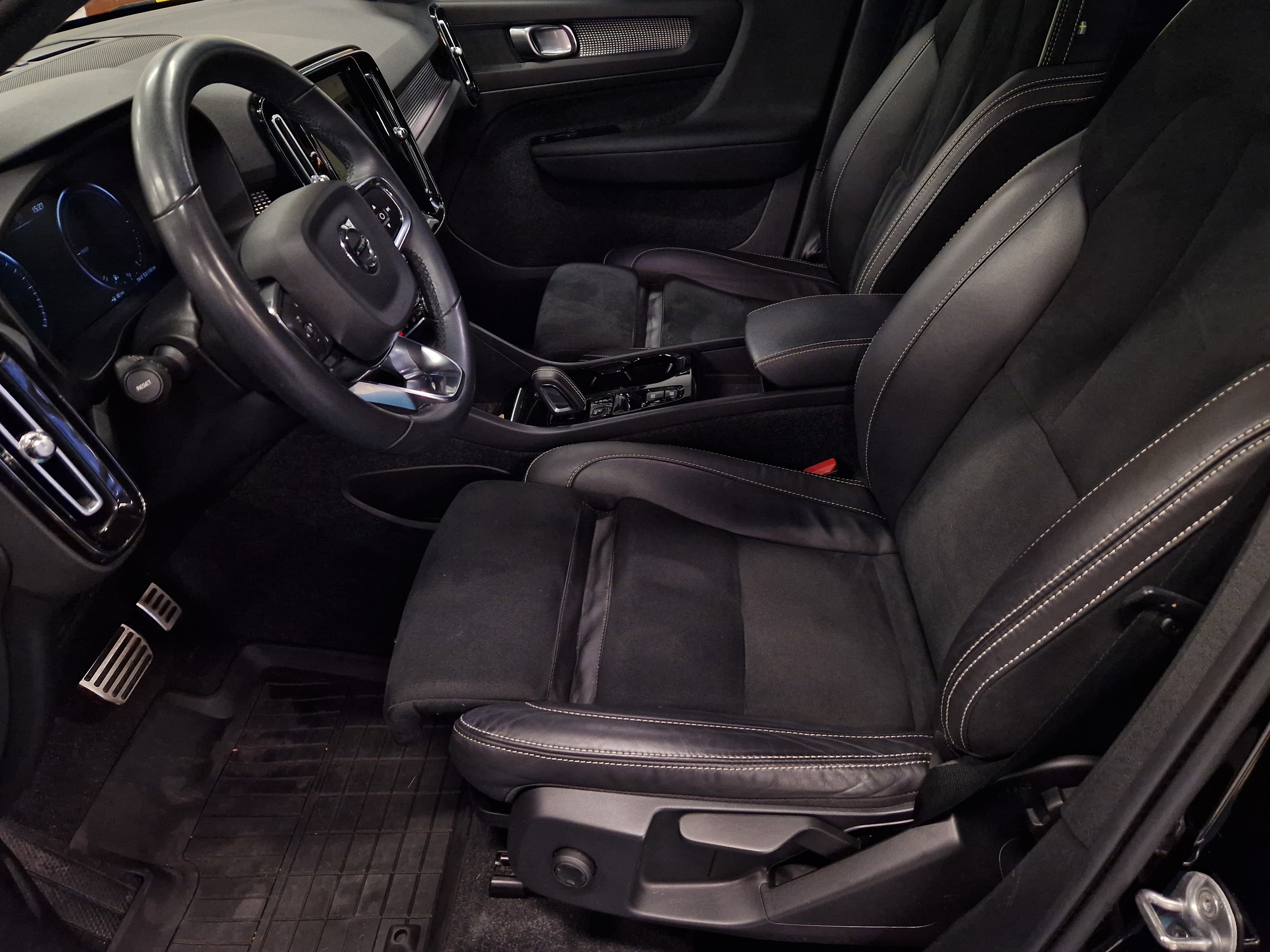 Volvo XC40 T4 TWE R-DESIGN TAKUU 24KK/40TKM.