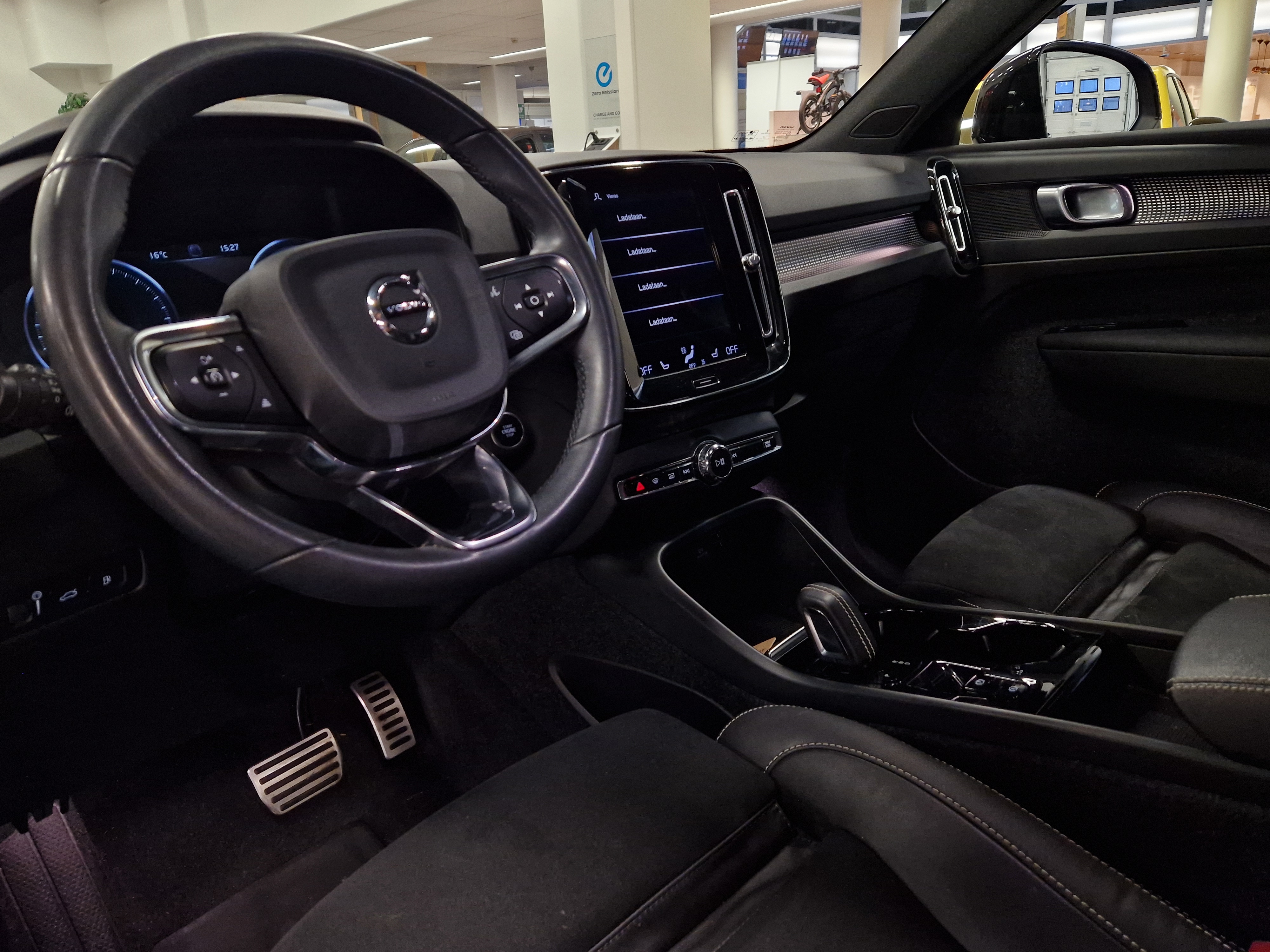 Volvo XC40 T4 TWE R-DESIGN TAKUU 24KK/40TKM